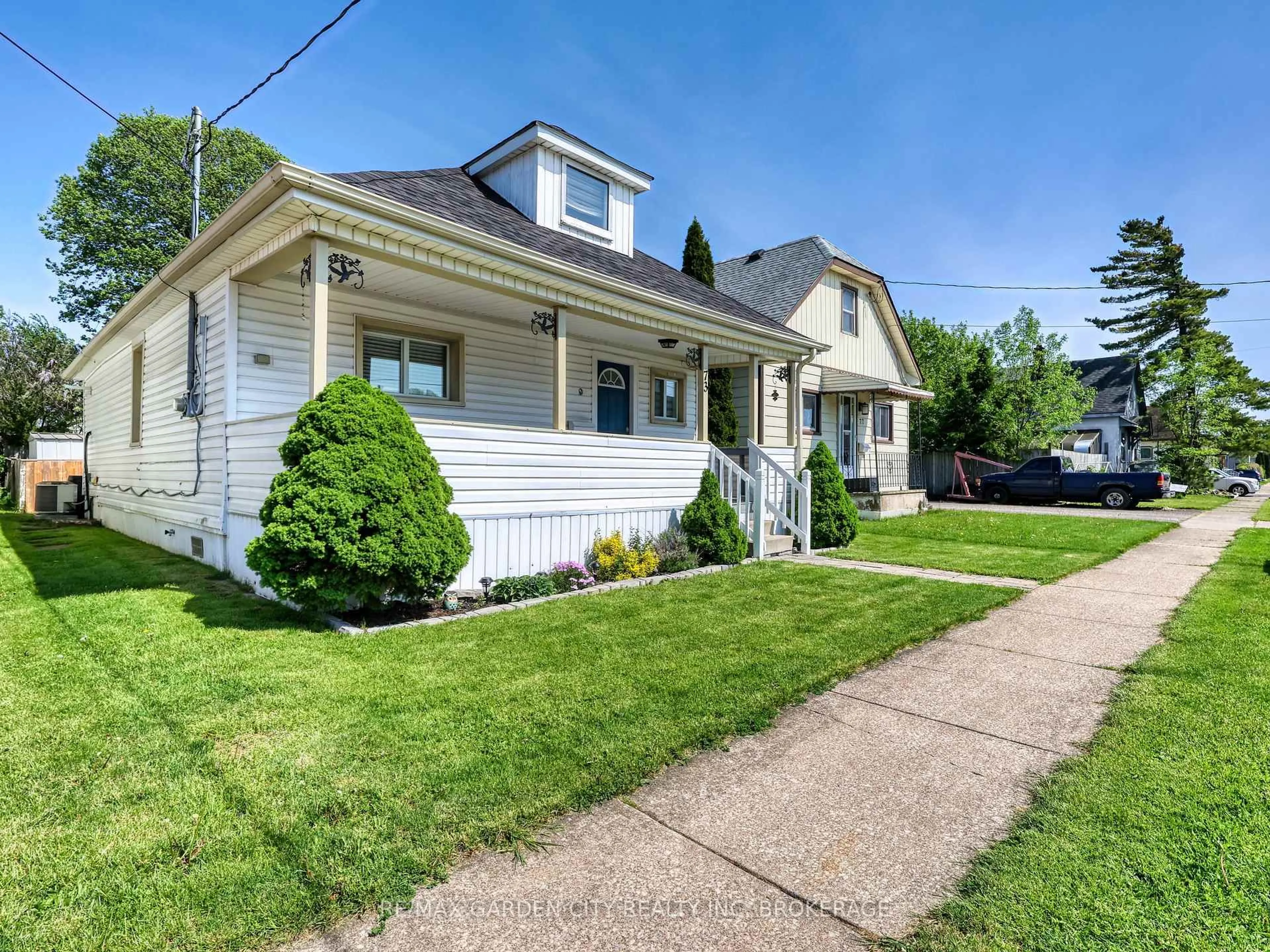Home with vinyl exterior material, street for 73 Harriet St, Welland Ontario L3B 2H6