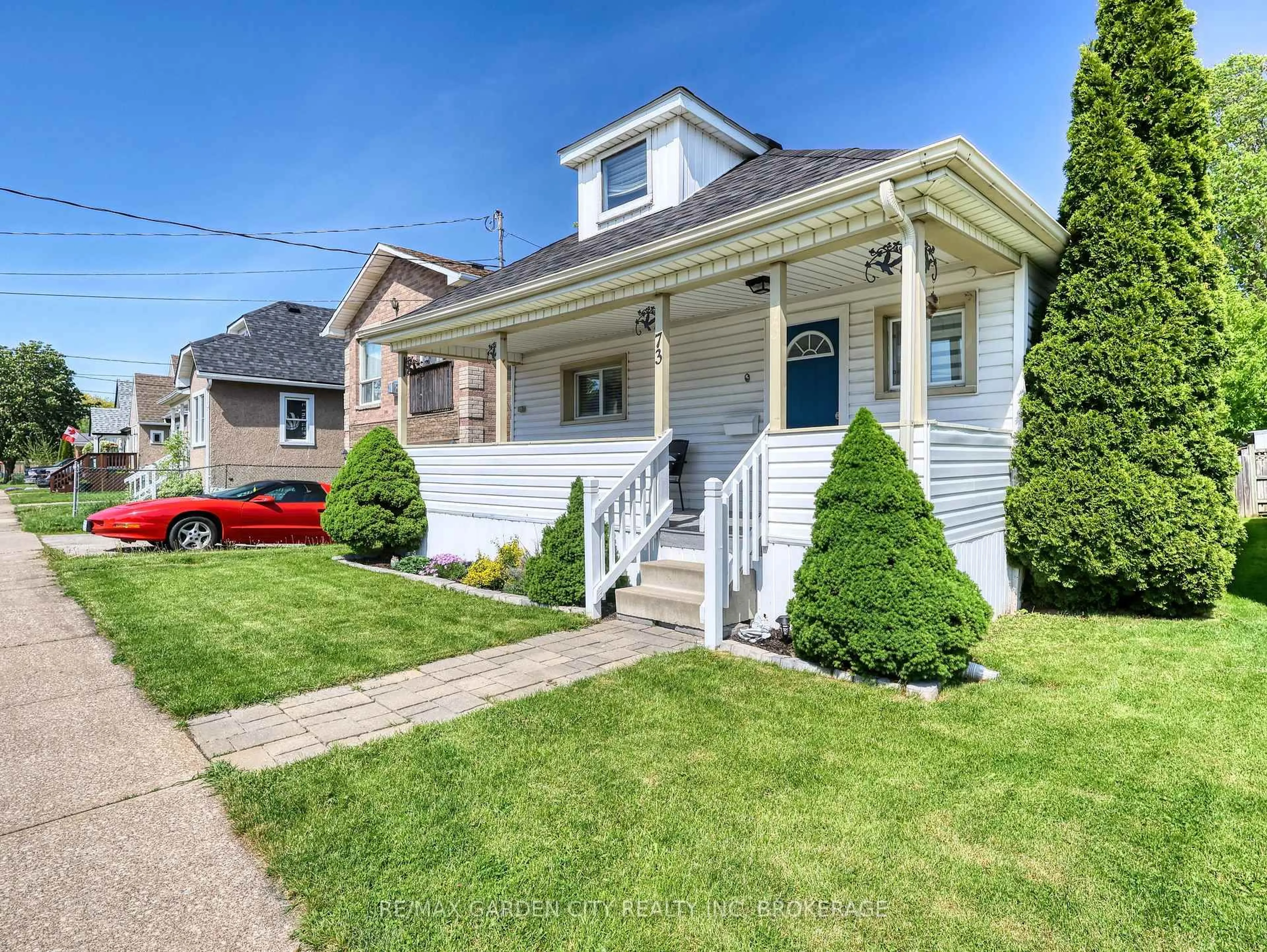 Home with vinyl exterior material, street for 73 Harriet St, Welland Ontario L3B 2H6