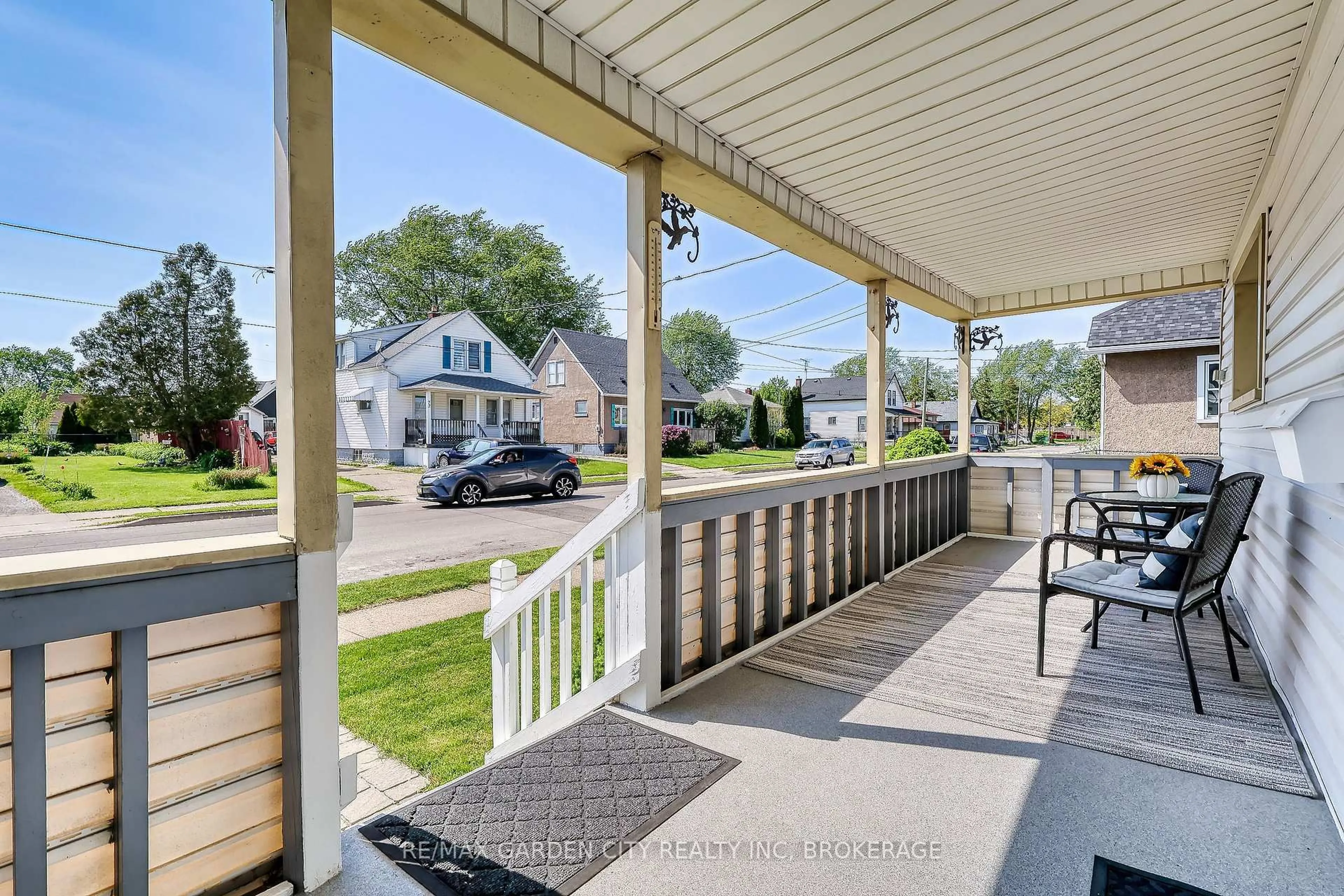 Patio, street for 73 Harriet St, Welland Ontario L3B 2H6