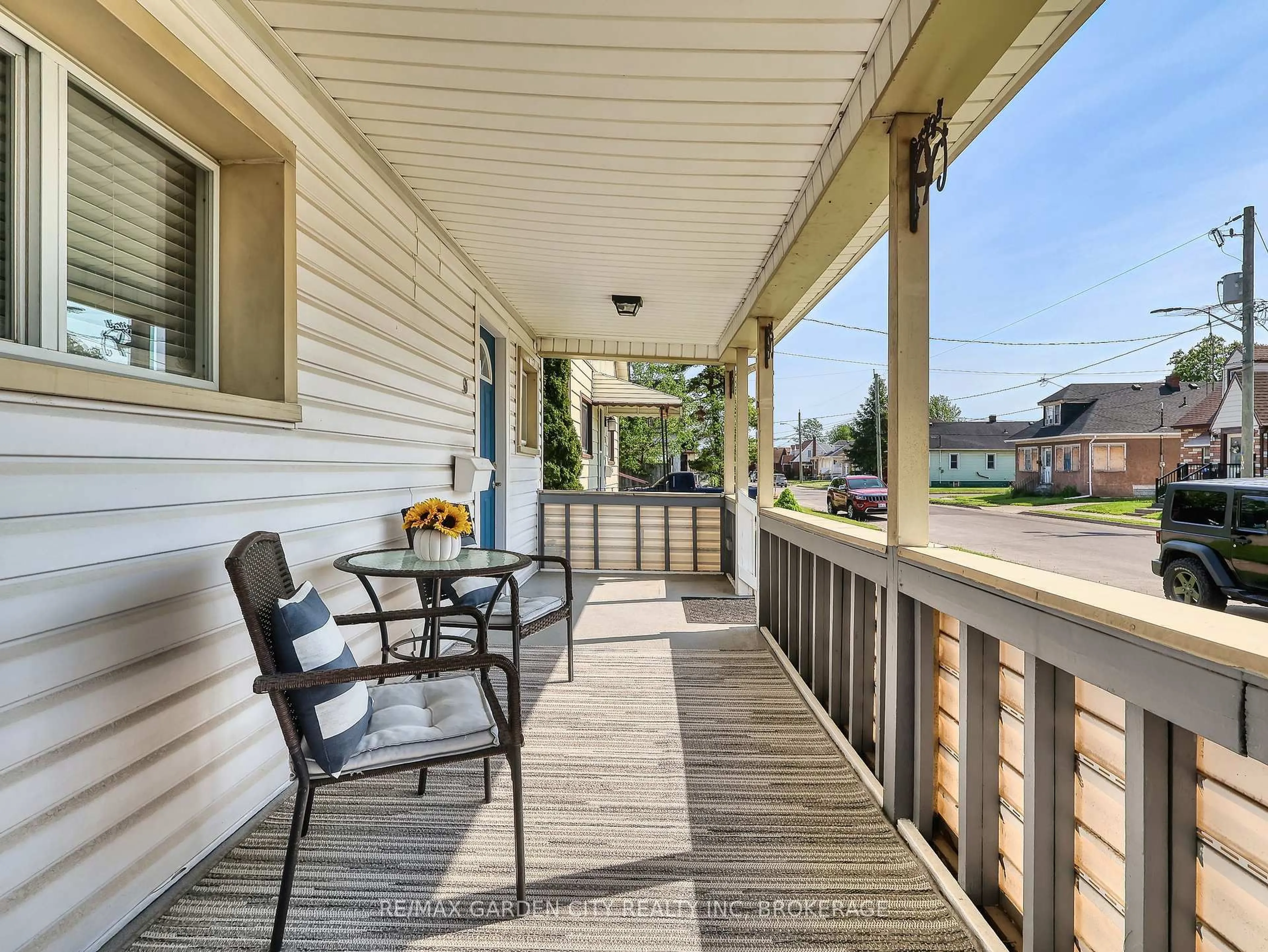 Patio, street for 73 Harriet St, Welland Ontario L3B 2H6