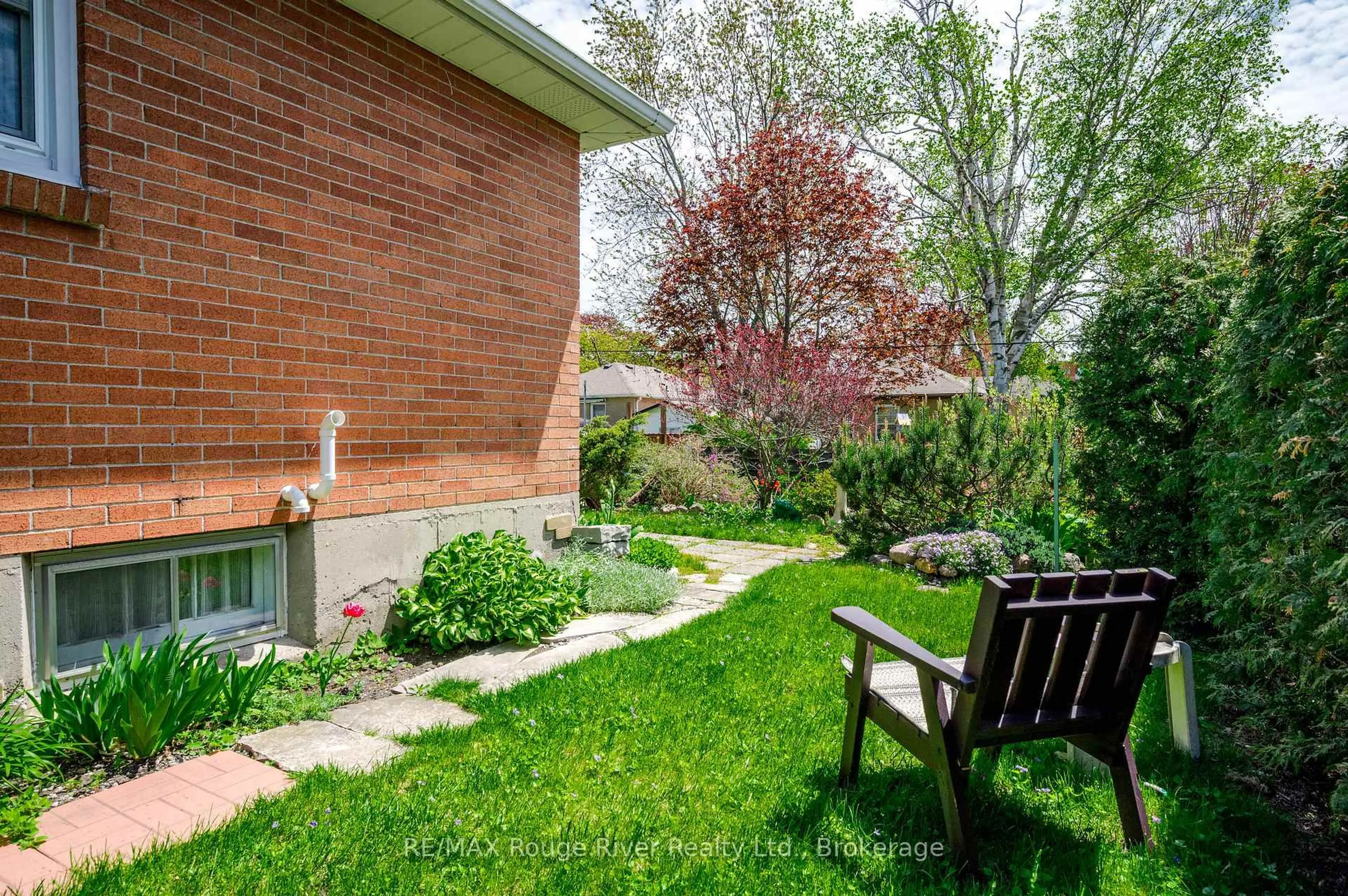 Patio, street for 525 Barbara St, Cobourg Ontario K9A 2A9