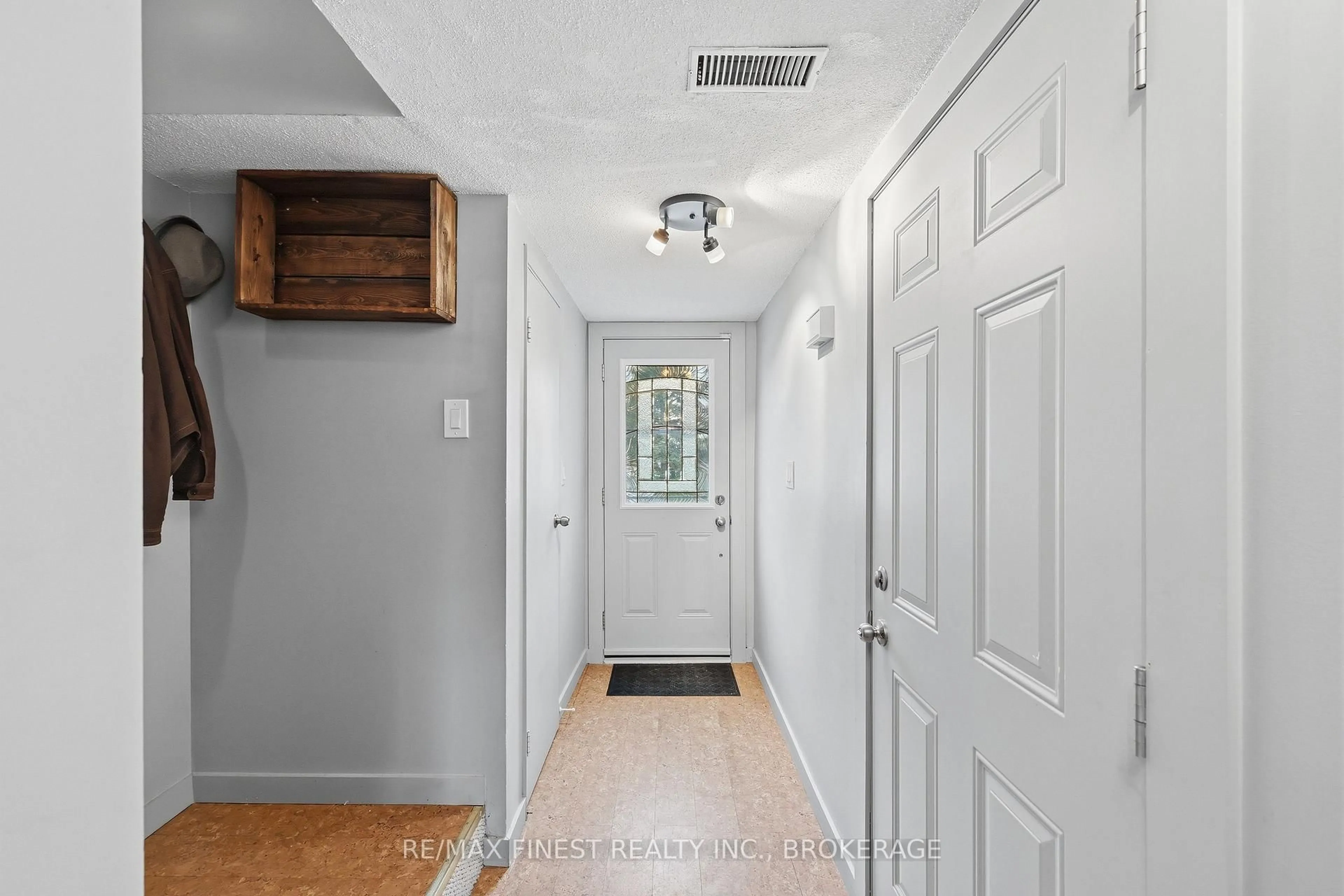 Indoor entryway for 1035 Craig Lane #33, Kingston Ontario K7M 7R9