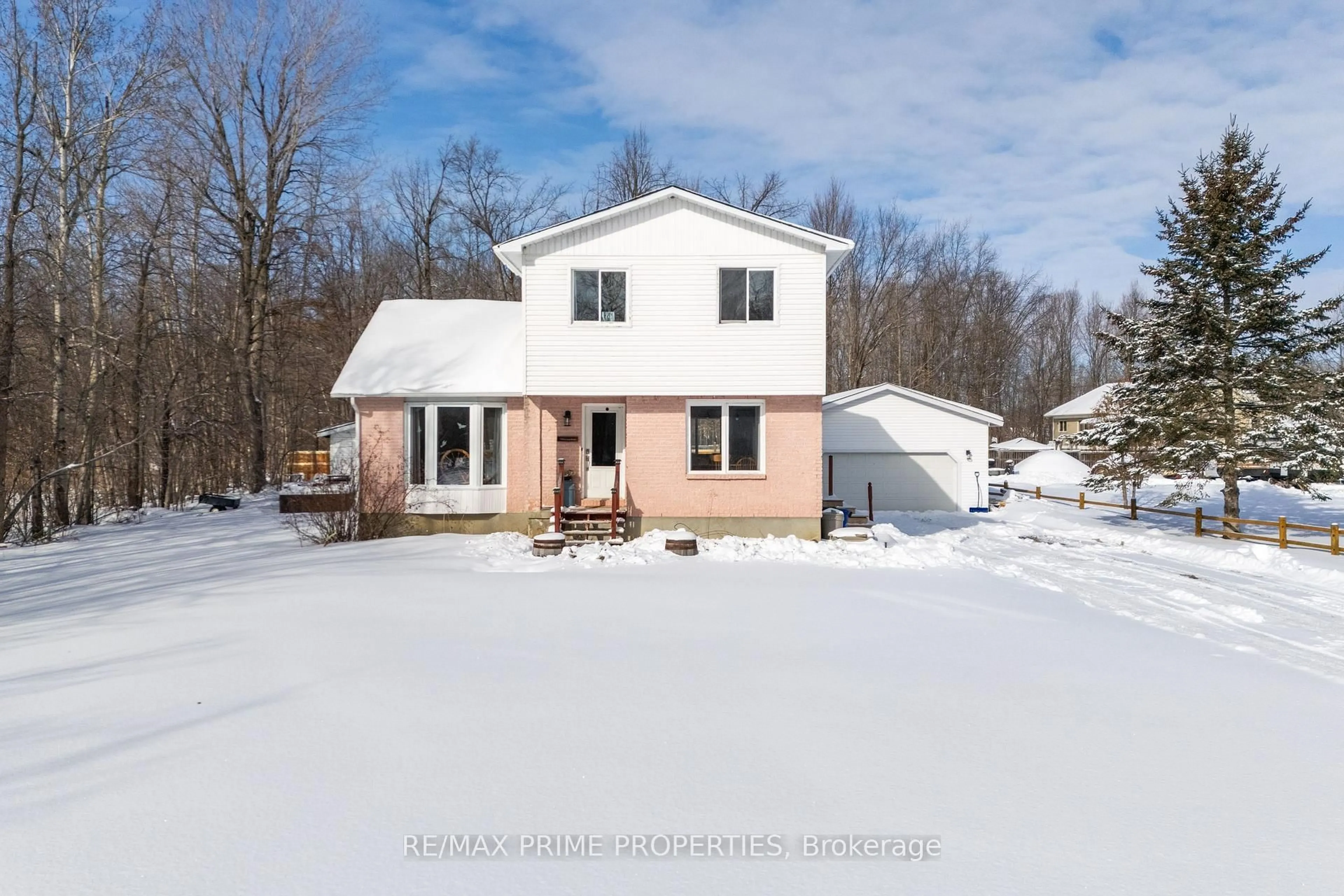 A pic from outside/outdoor area/front of a property/back of a property/a pic from drone, street for 13475 CRUMP Rd, North Dundas Ontario K0C 1H0