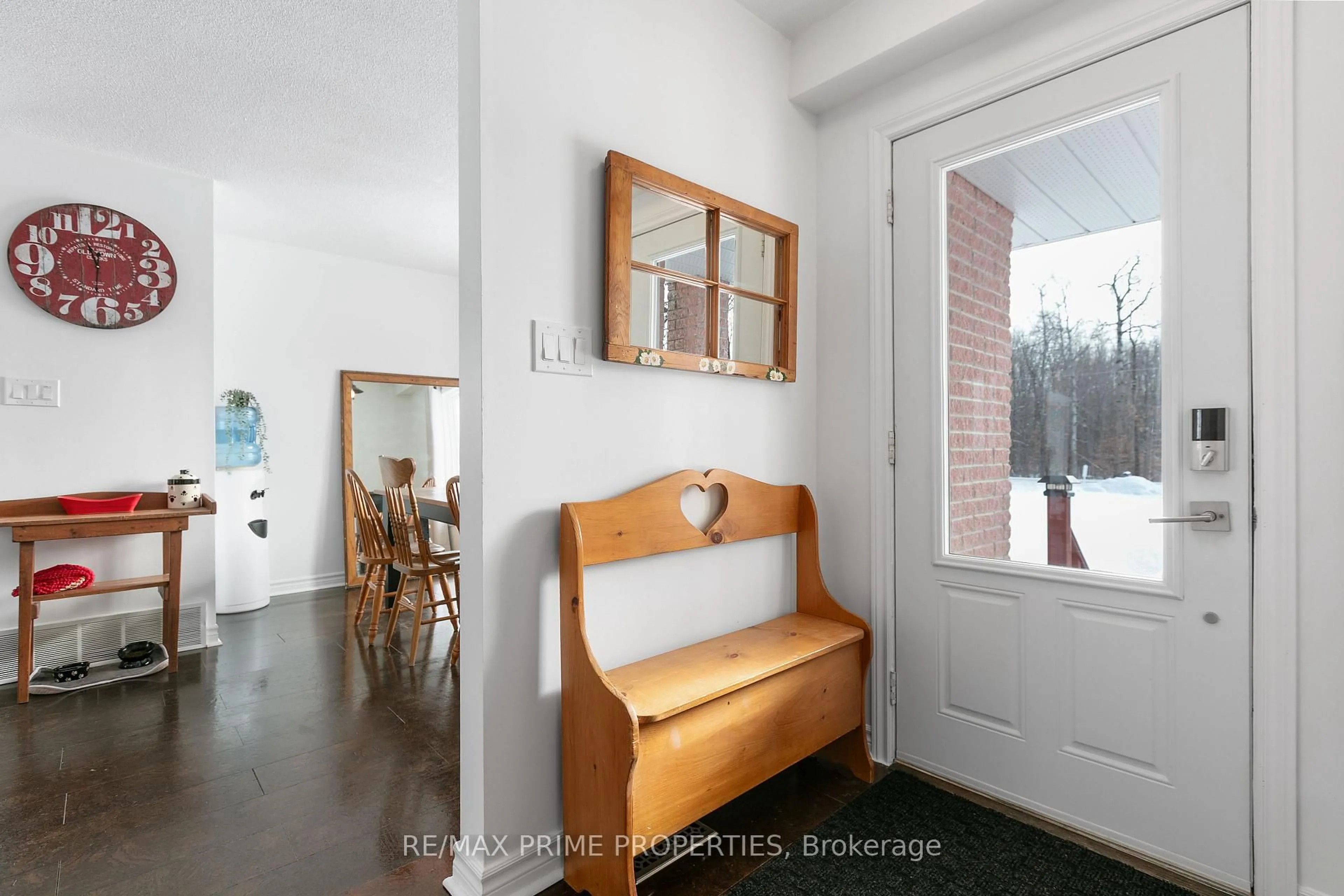 Indoor entryway for 13475 CRUMP Rd, North Dundas Ontario K0C 1H0