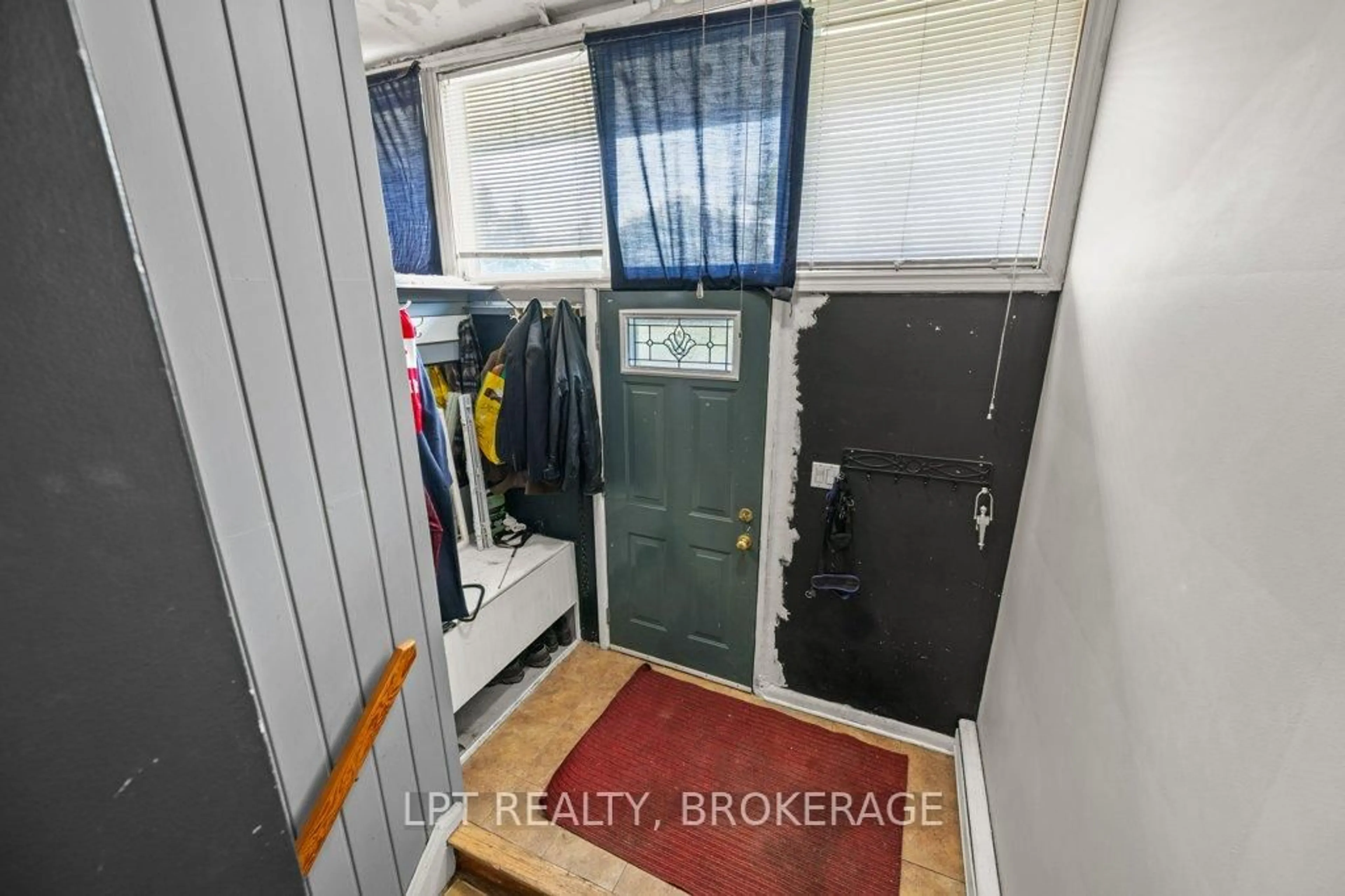 Unknown for 3 Holland Cres, Kingston Ontario K7M 2V7