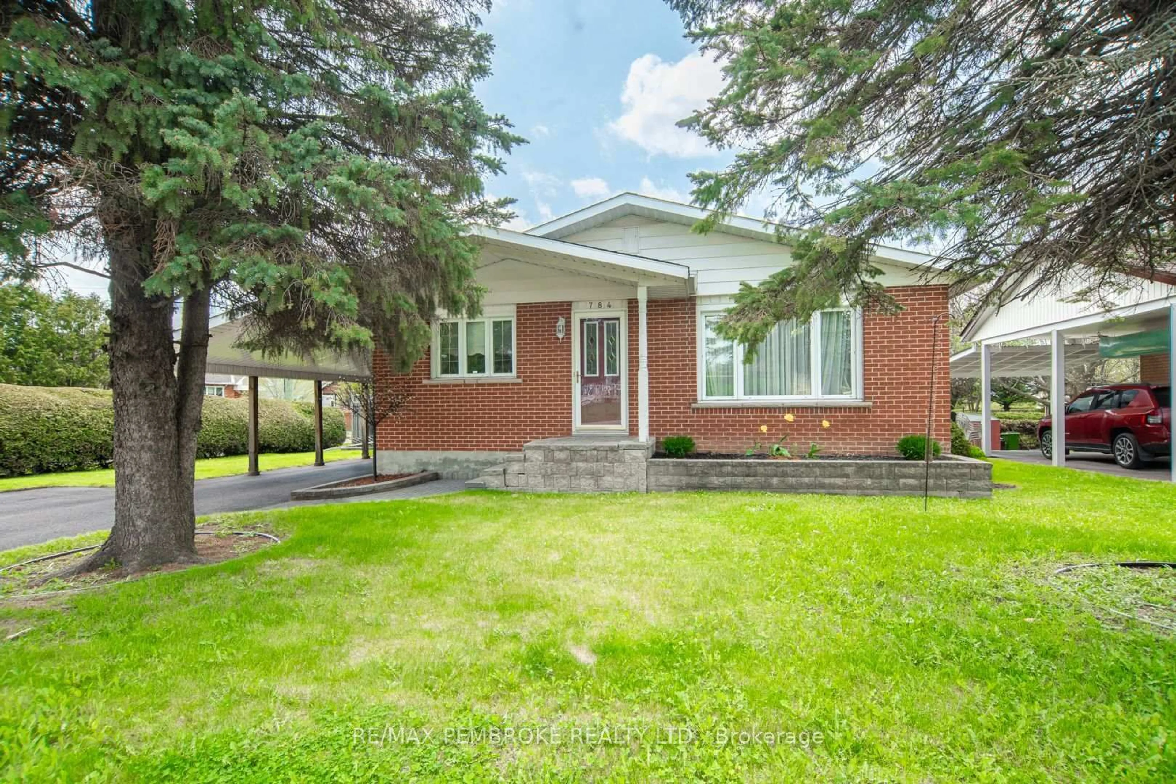 Home with brick exterior material, street for 784 Mackay St, Pembroke Ontario K8A 1H2