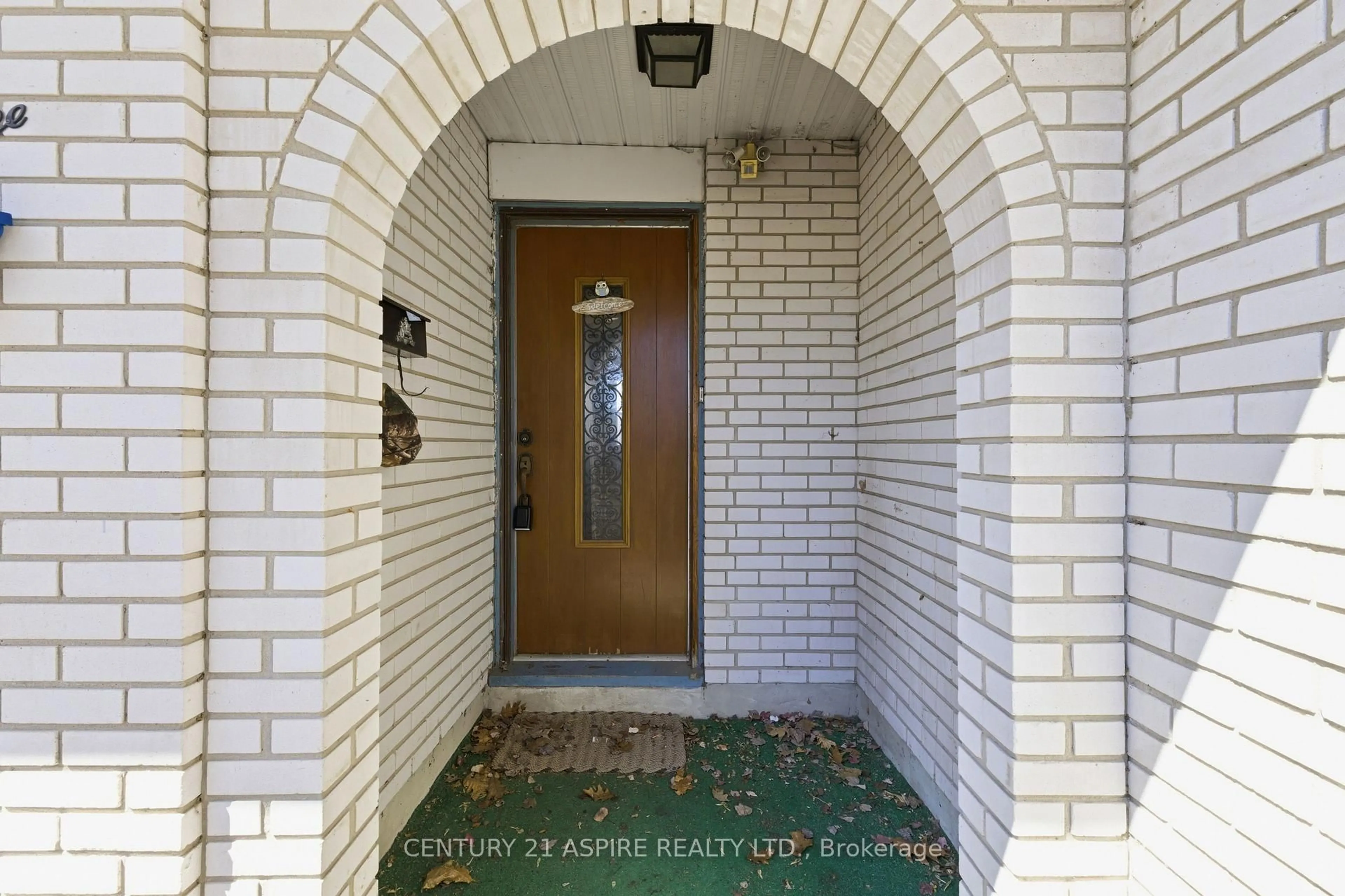 Indoor entryway for 93 Frontenac Cres, Deep River Ontario K0J 1P0