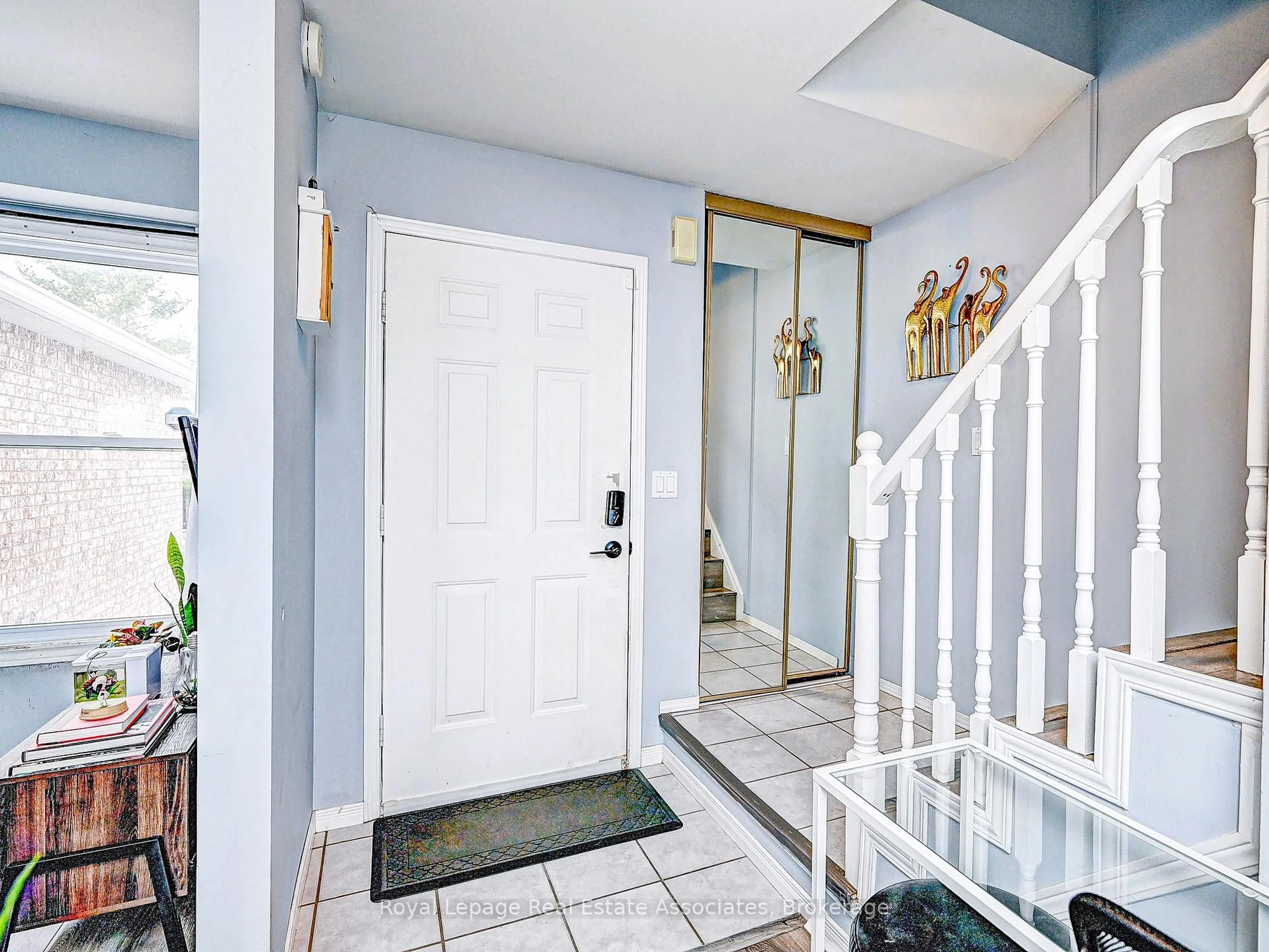 Indoor entryway for 190 Nith River Way, North Dumfries Ontario N0B 1E0