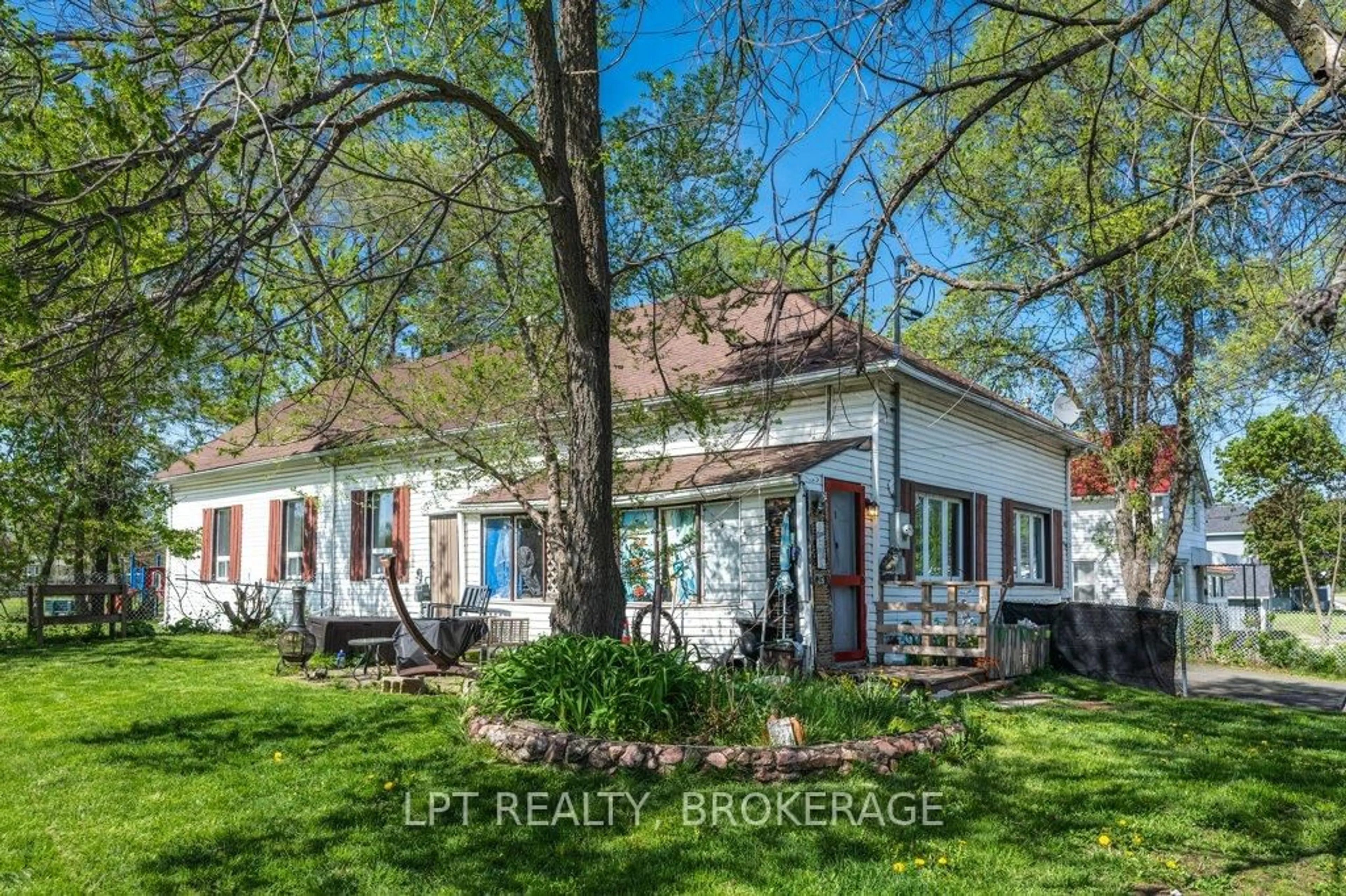 A pic from outside/outdoor area/front of a property/back of a property/a pic from drone, street for 4069 Bath Rd, Kingston Ontario K7M 4Y6