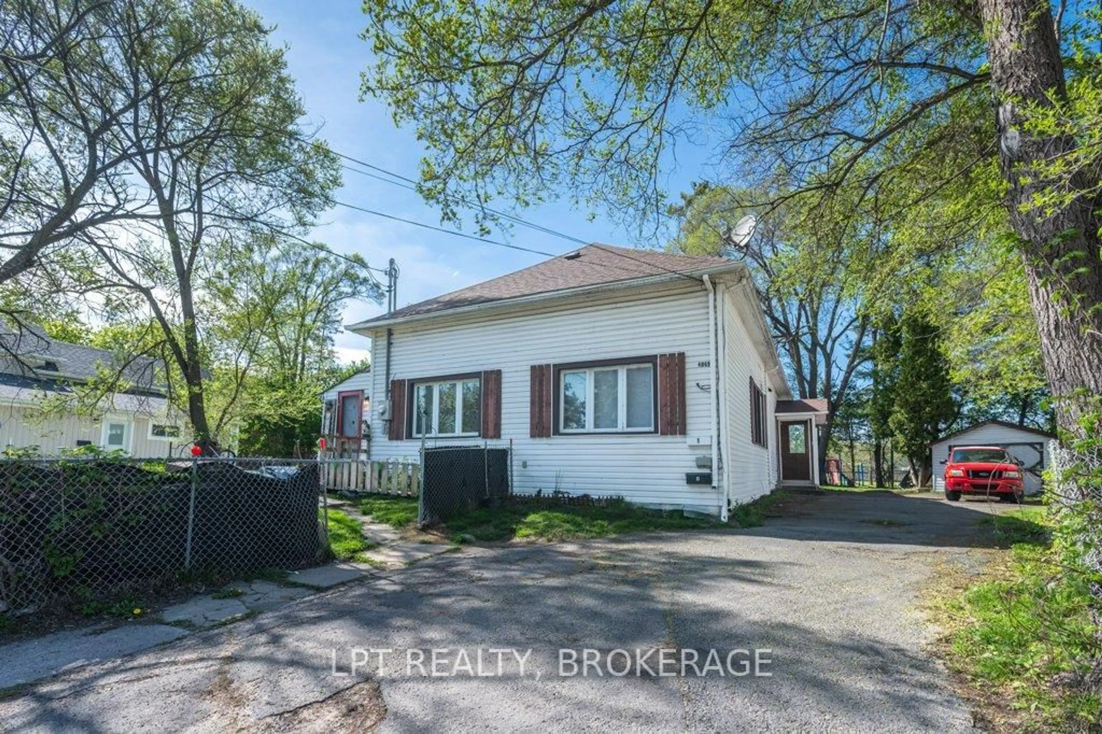 A pic from outside/outdoor area/front of a property/back of a property/a pic from drone, building for 4069 Bath Rd, Kingston Ontario K7M 4Y6