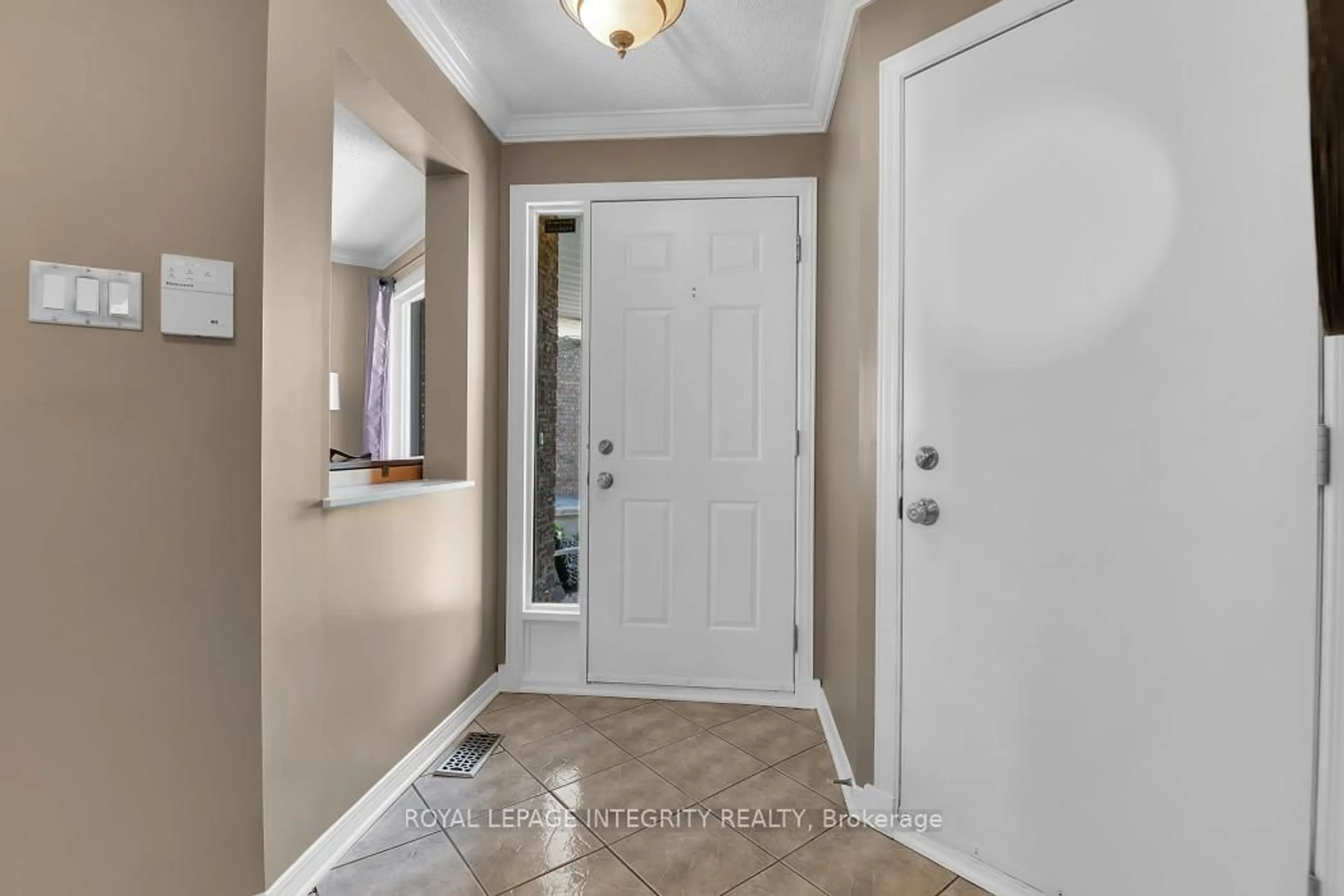 Indoor entryway for 97 Grenadier Way, Ottawa Ontario K2J 4L5