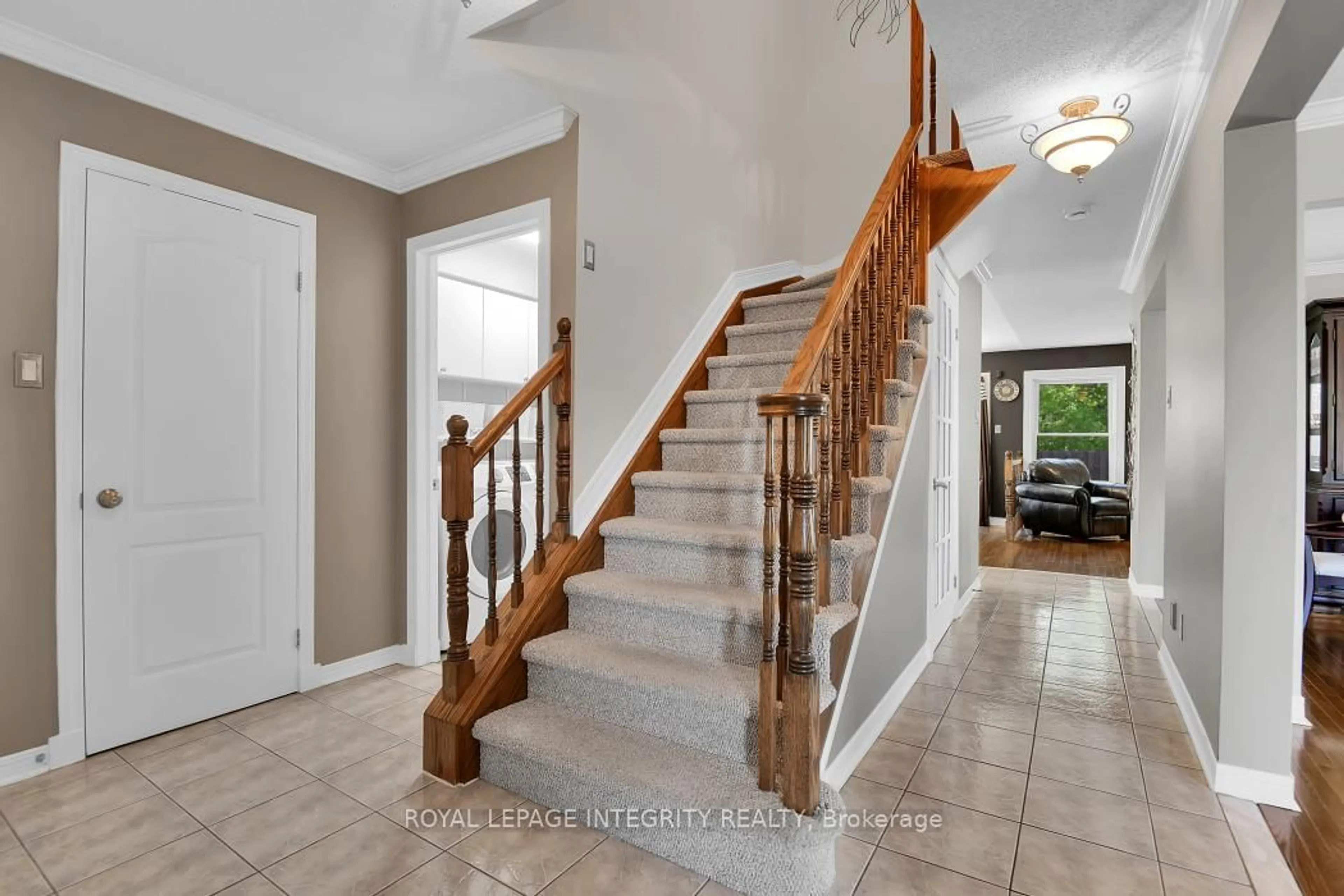 Indoor entryway for 97 Grenadier Way, Ottawa Ontario K2J 4L5