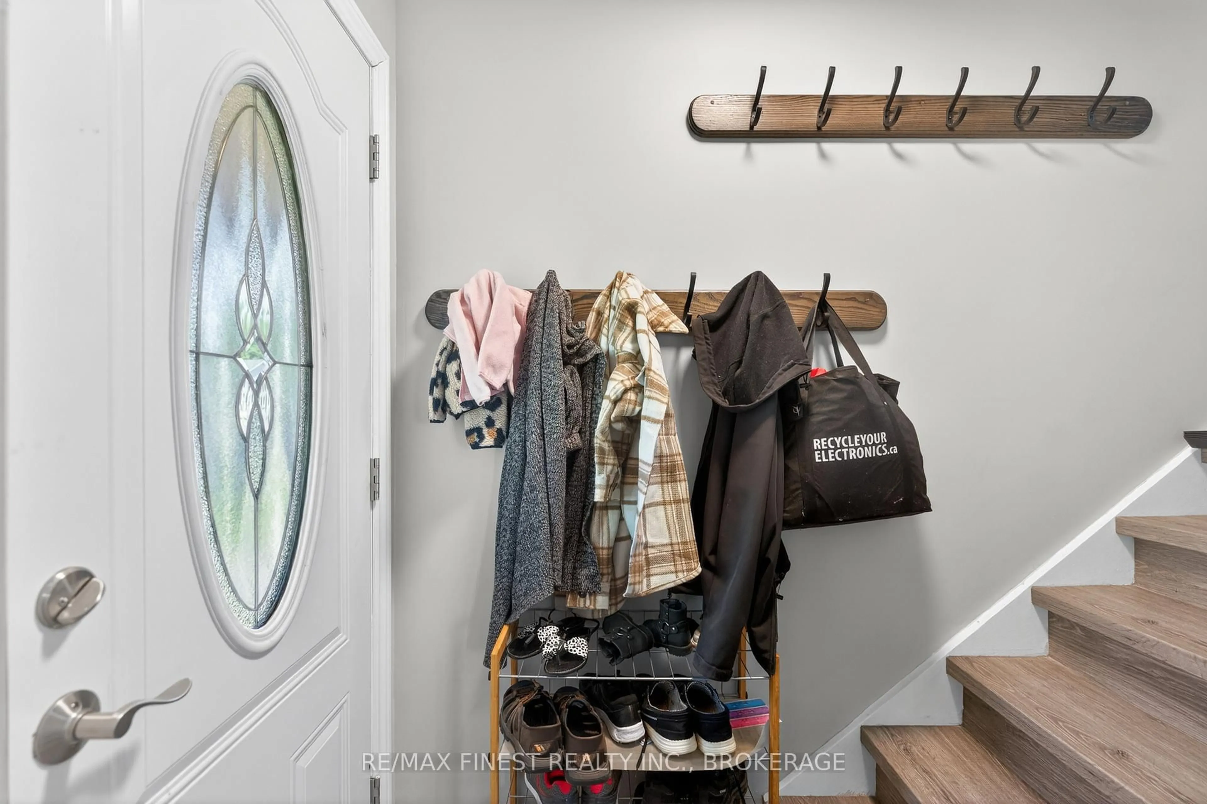 Indoor entryway for 611 Alfred St, Kingston Ontario K7K 4J8