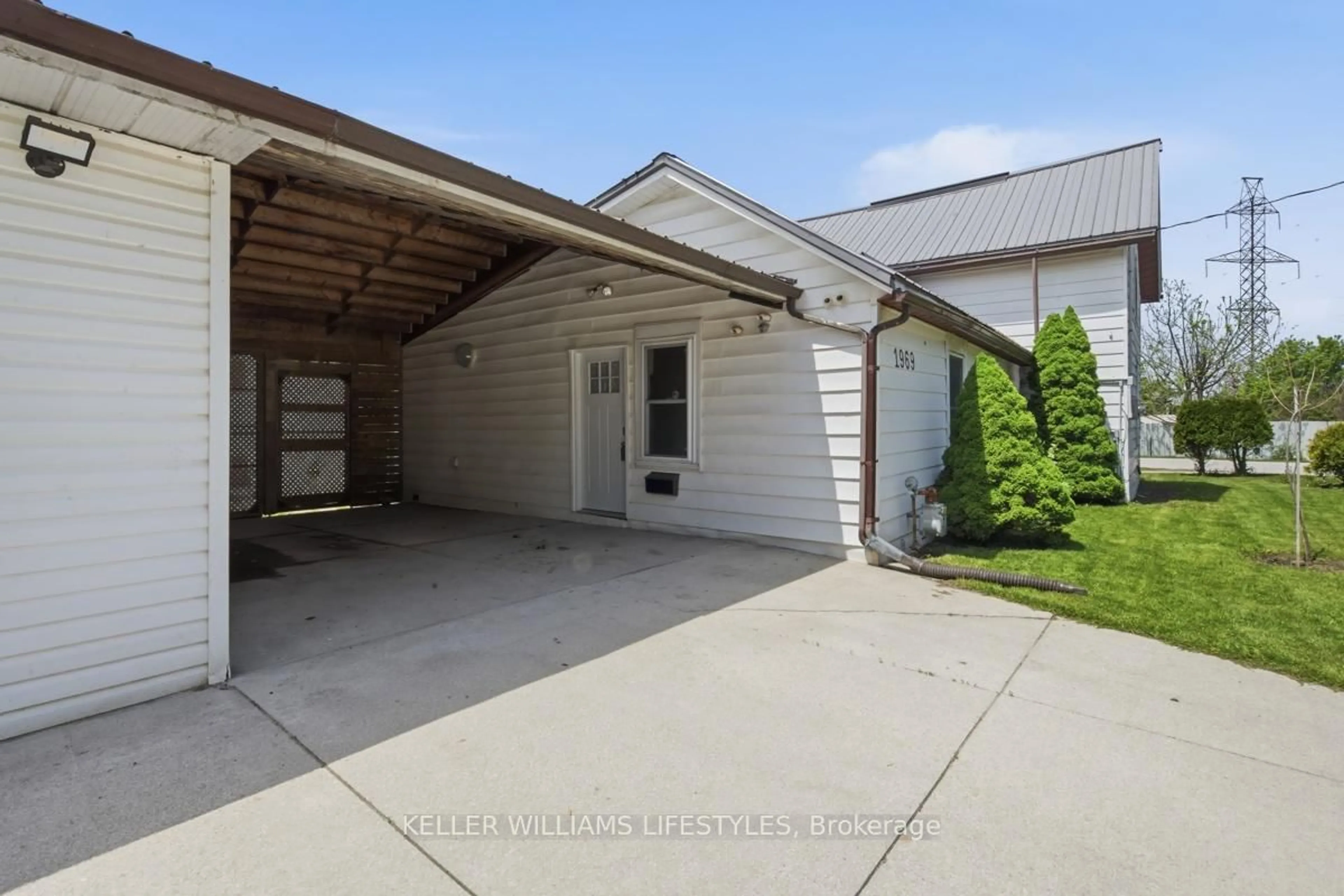 Unknown for 1969 Elizabeth St, Strathroy-Caradoc Ontario N0L 1T0