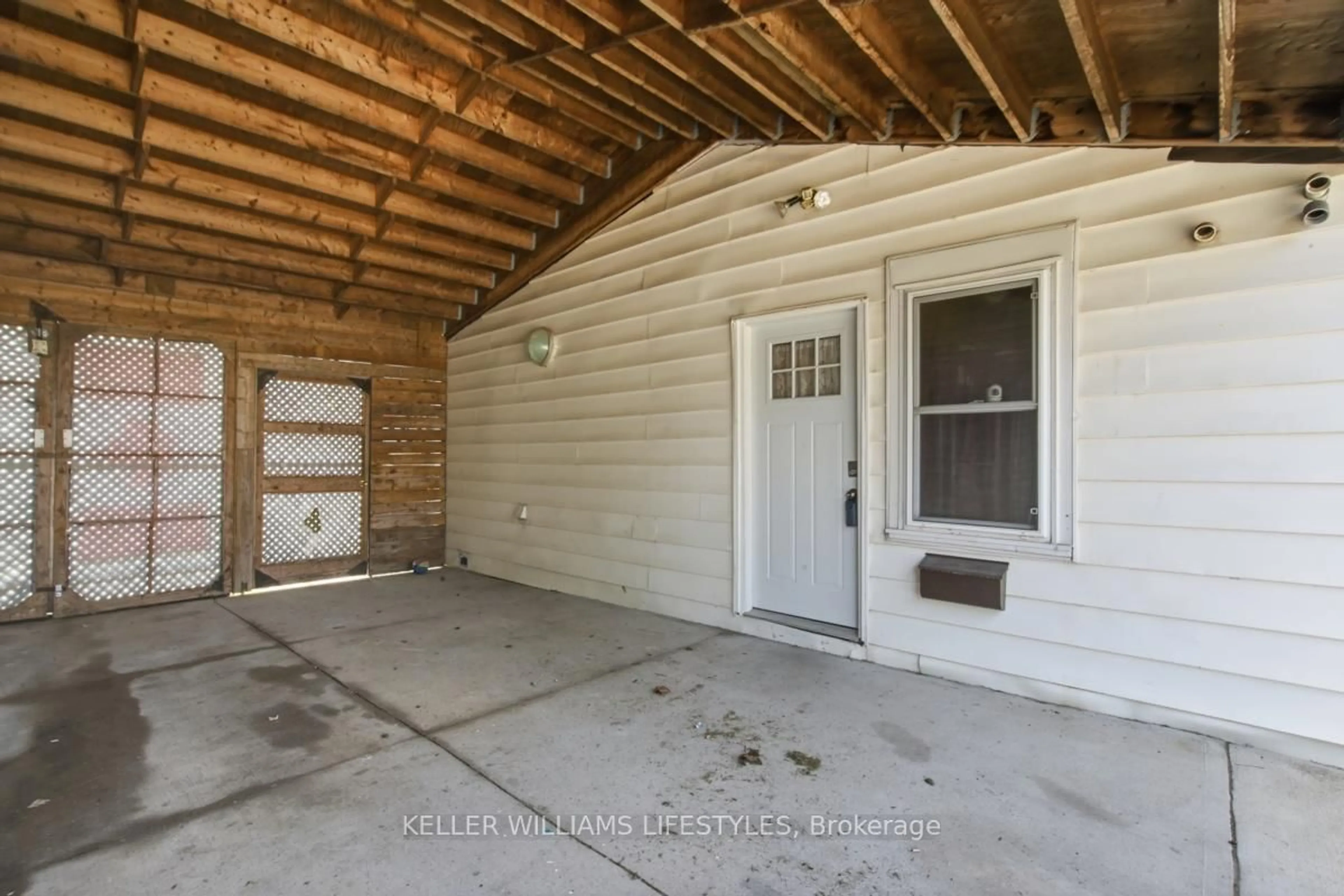 Unknown for 1969 Elizabeth St, Strathroy-Caradoc Ontario N0L 1T0