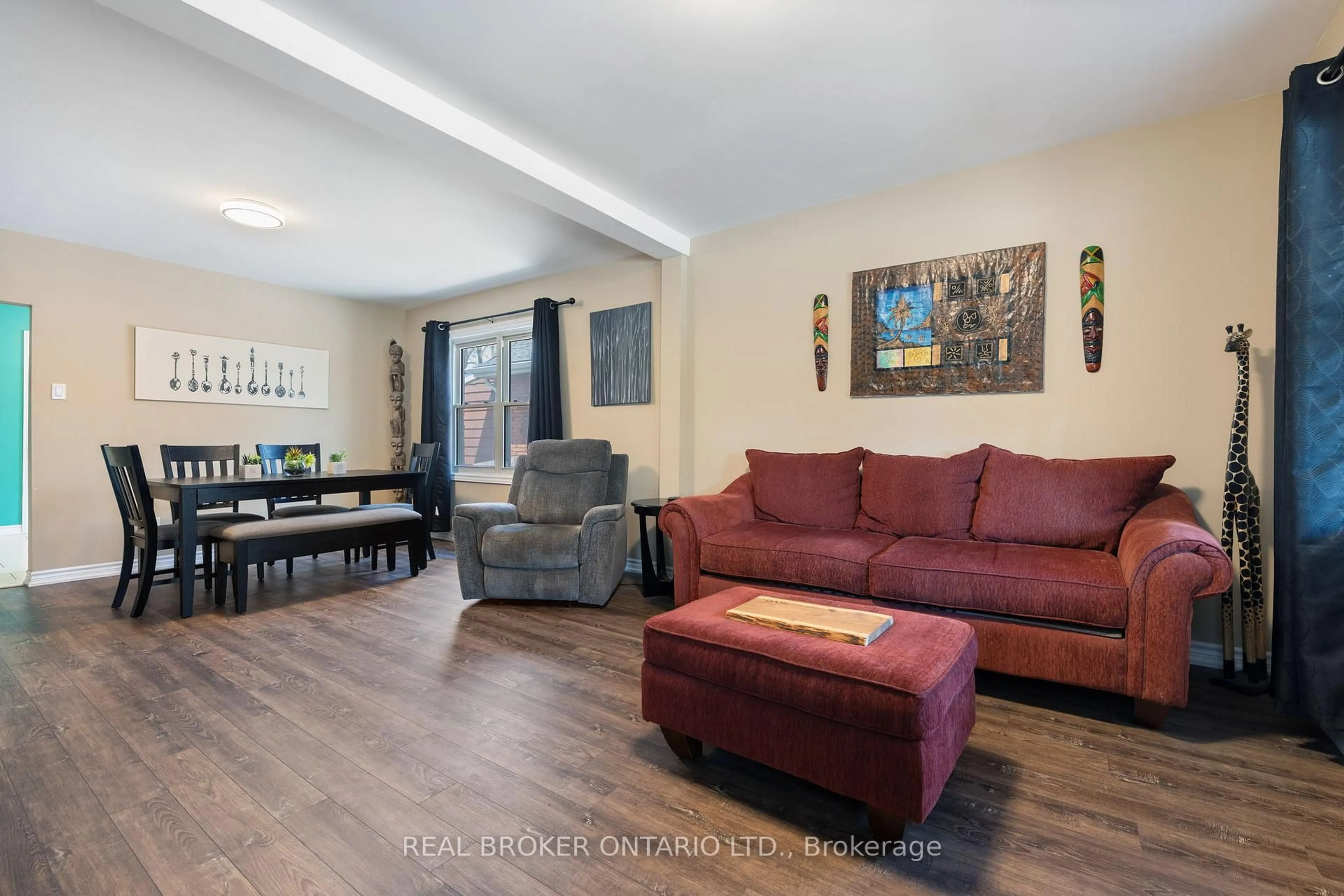 Living room with furniture, unknown for 51 Aberdeen Ave, Brantford Ontario N3S 1R7