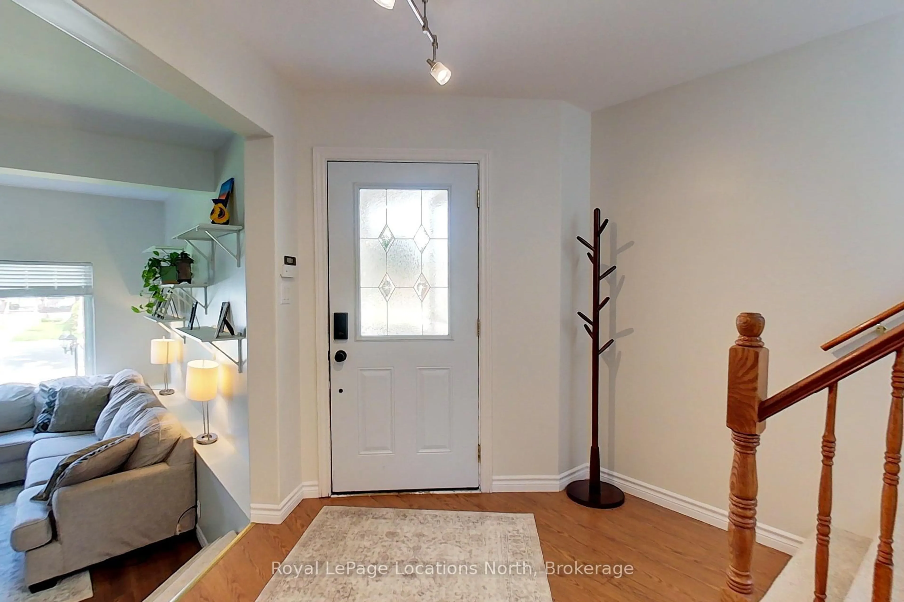 Indoor entryway for 165 Margaret St, Meaford Ontario N4L 1B5