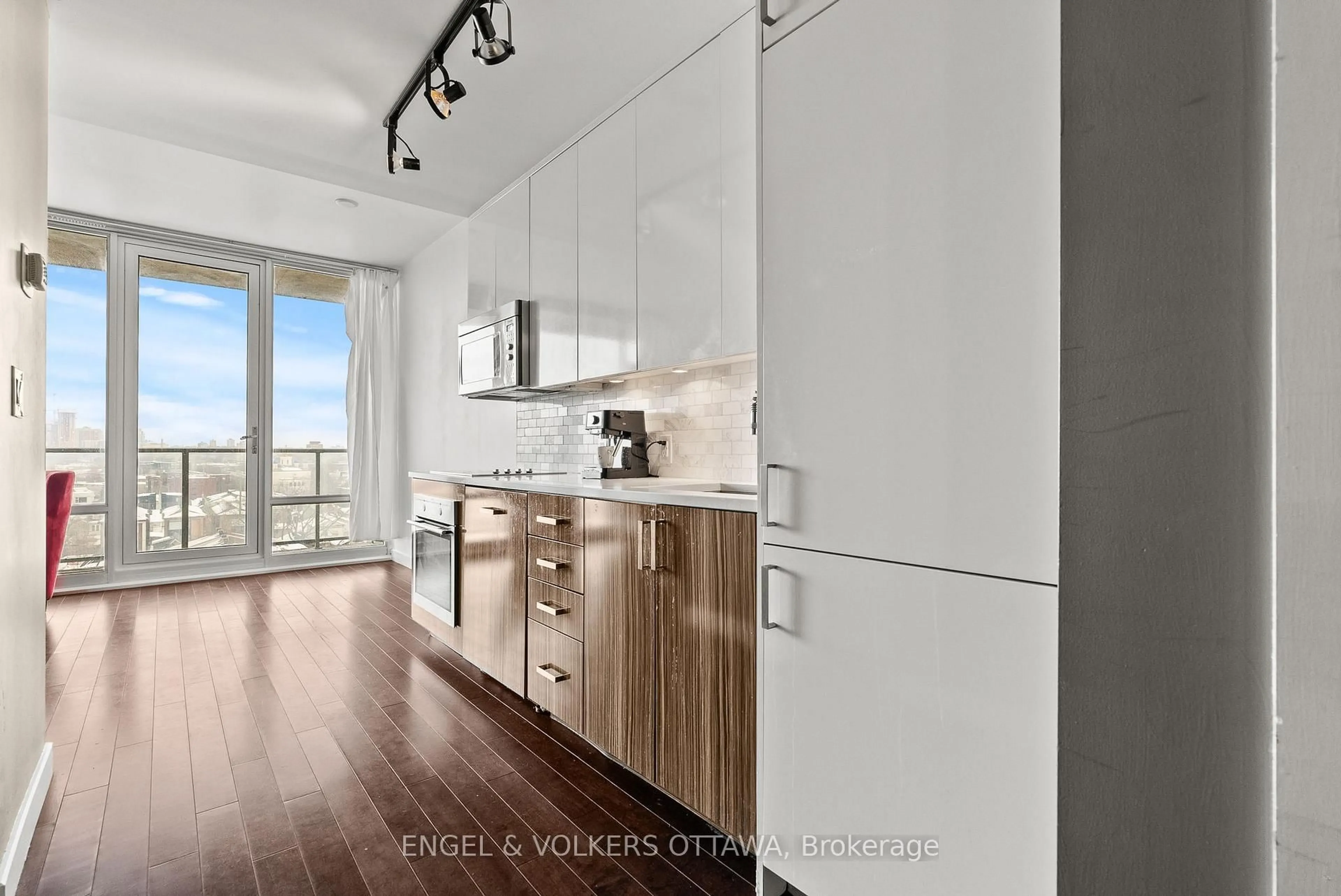 Open concept kitchen, wood/laminate floor for 201 Parkdale Ave #807, Ottawa Ontario K1Y 1E8