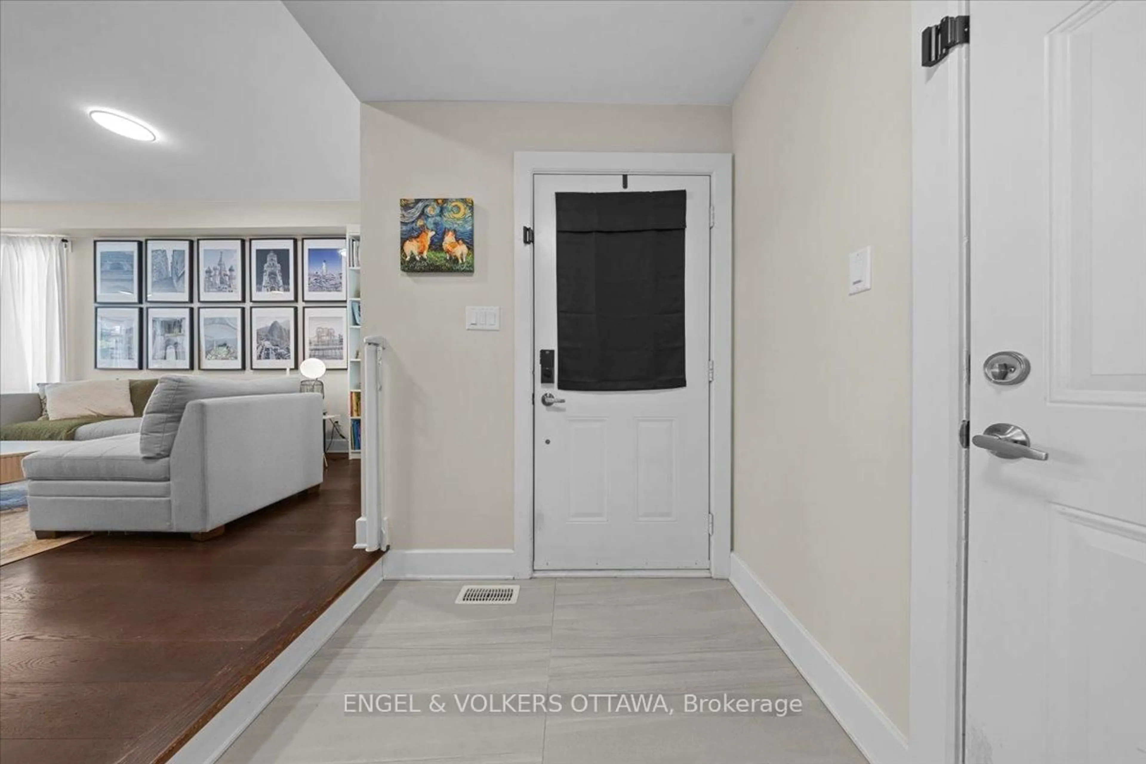 Indoor entryway for 209 Bert Hall St, Arnprior Ontario K7S 0H1