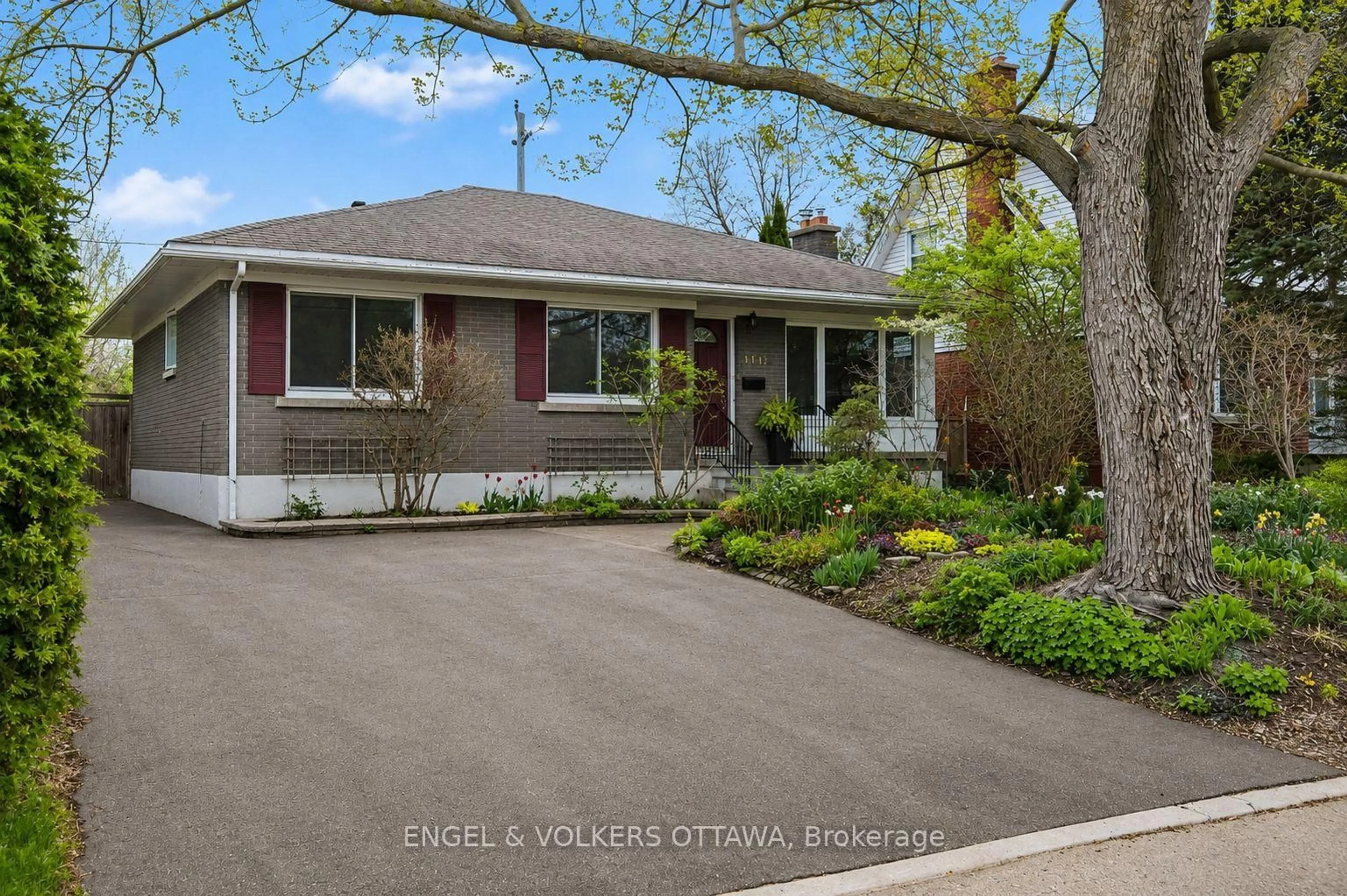 Unknown for 1113 Field St, Nepean Ontario K2C 2P6