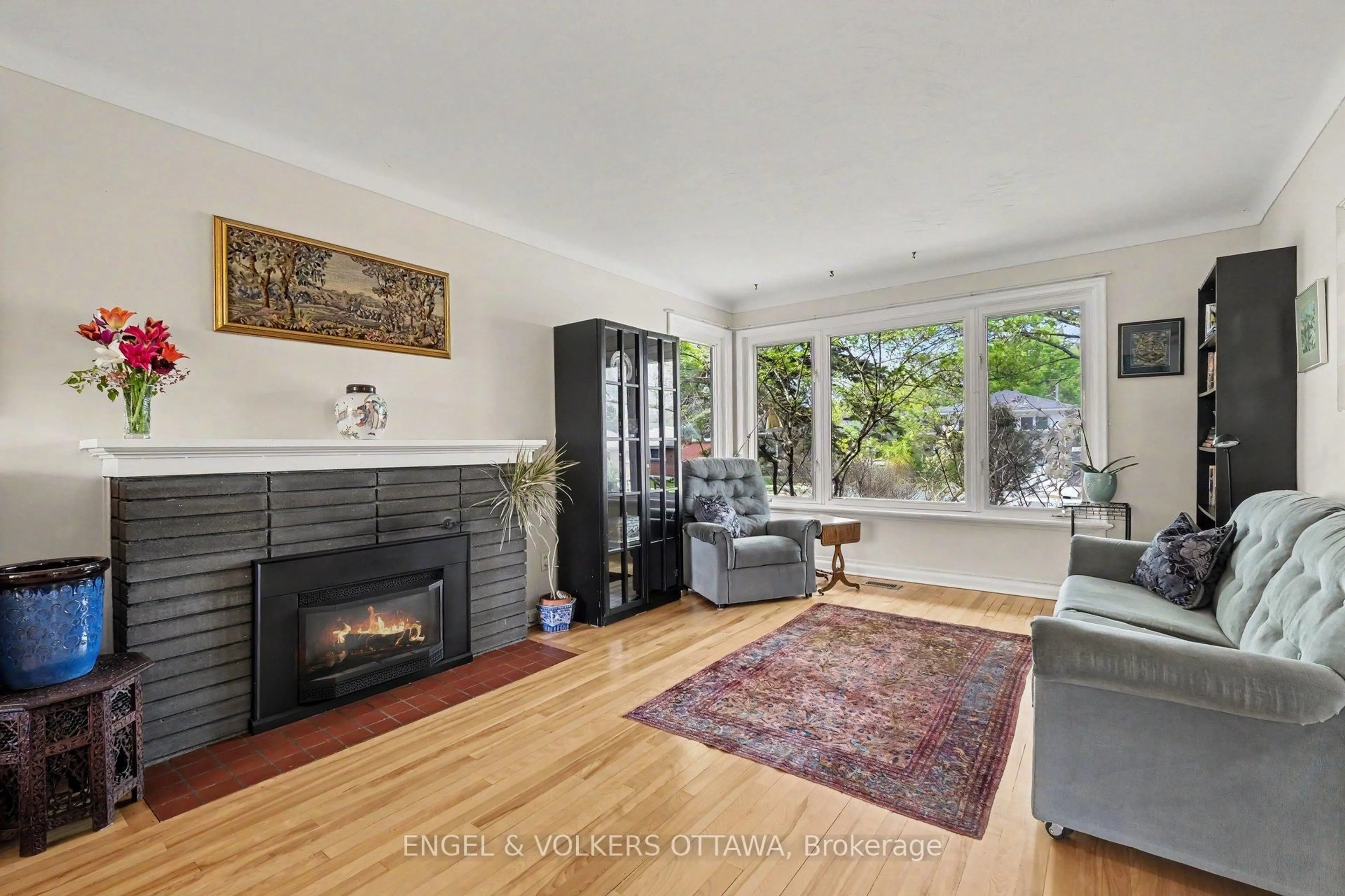 Living room with furniture, unknown for 1113 Field St, Nepean Ontario K2C 2P6