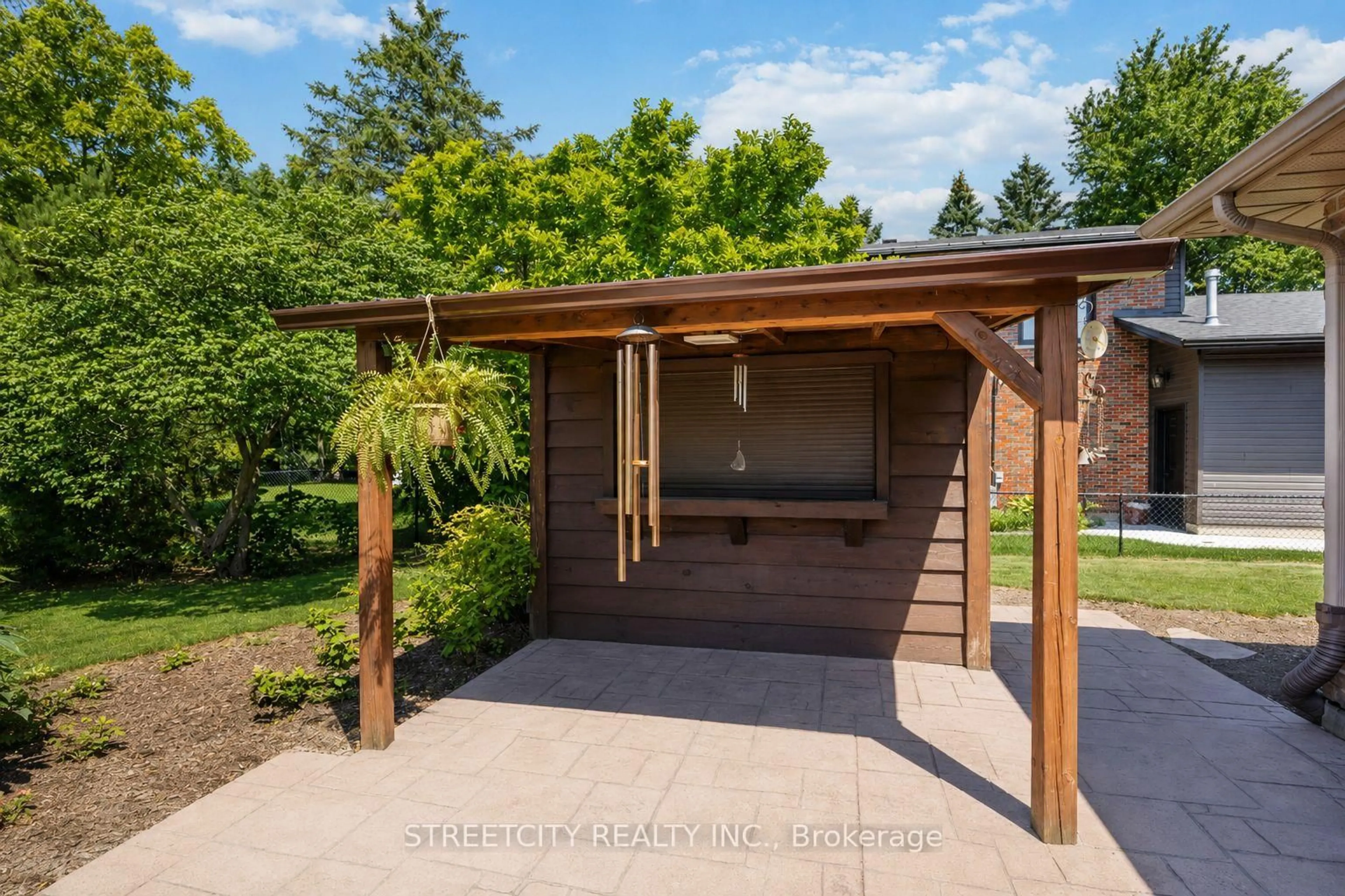 Patio, unknown for 727 Norman St, Plympton-Wyoming Ontario N0N 1T0
