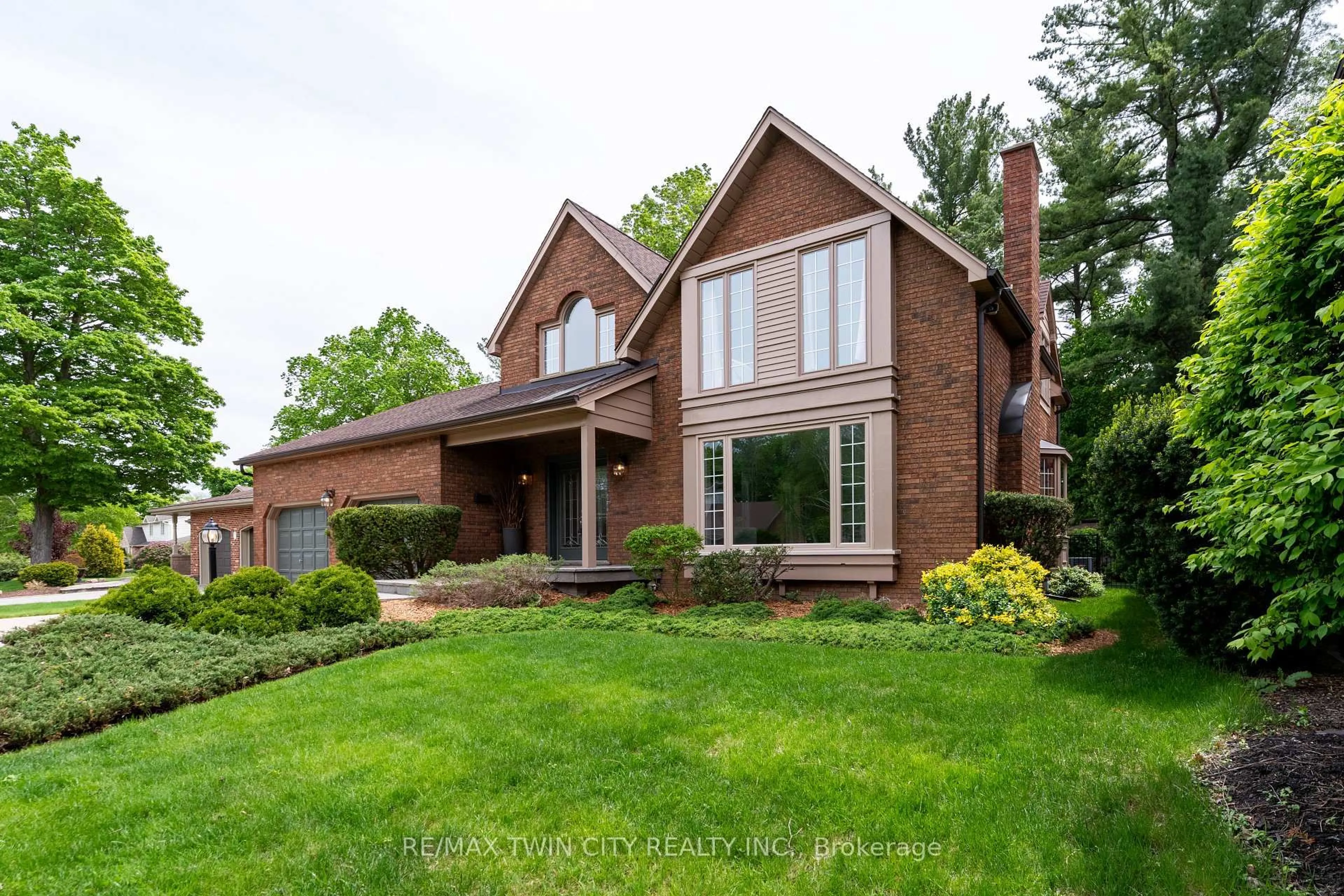 Home with brick exterior material, street for 9 Scarfe Gdns, Brantford Ontario N3T 6B2