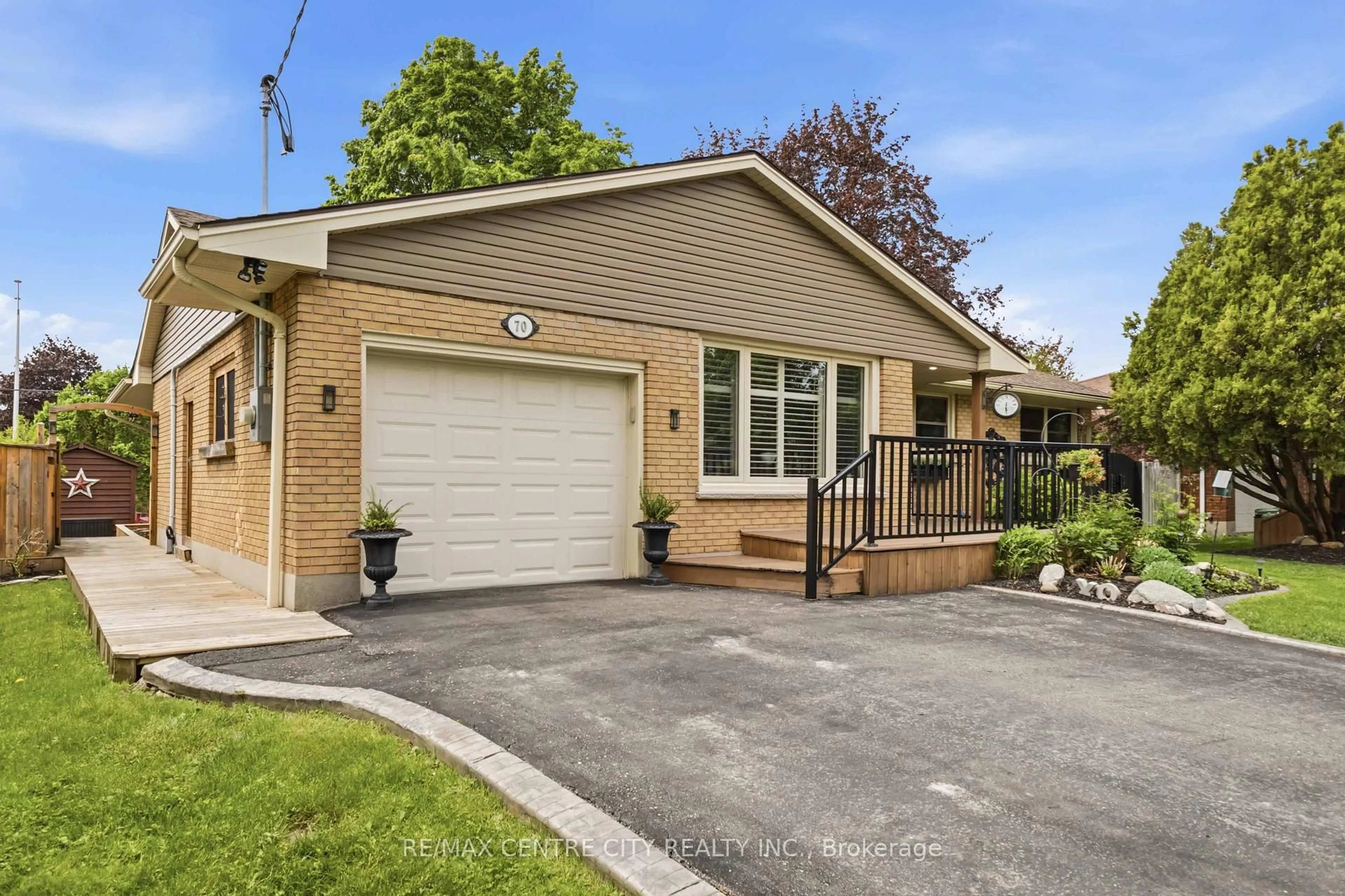 Home with brick exterior material, street for 70 Brentwood Cres, London North Ontario N6G 1X2