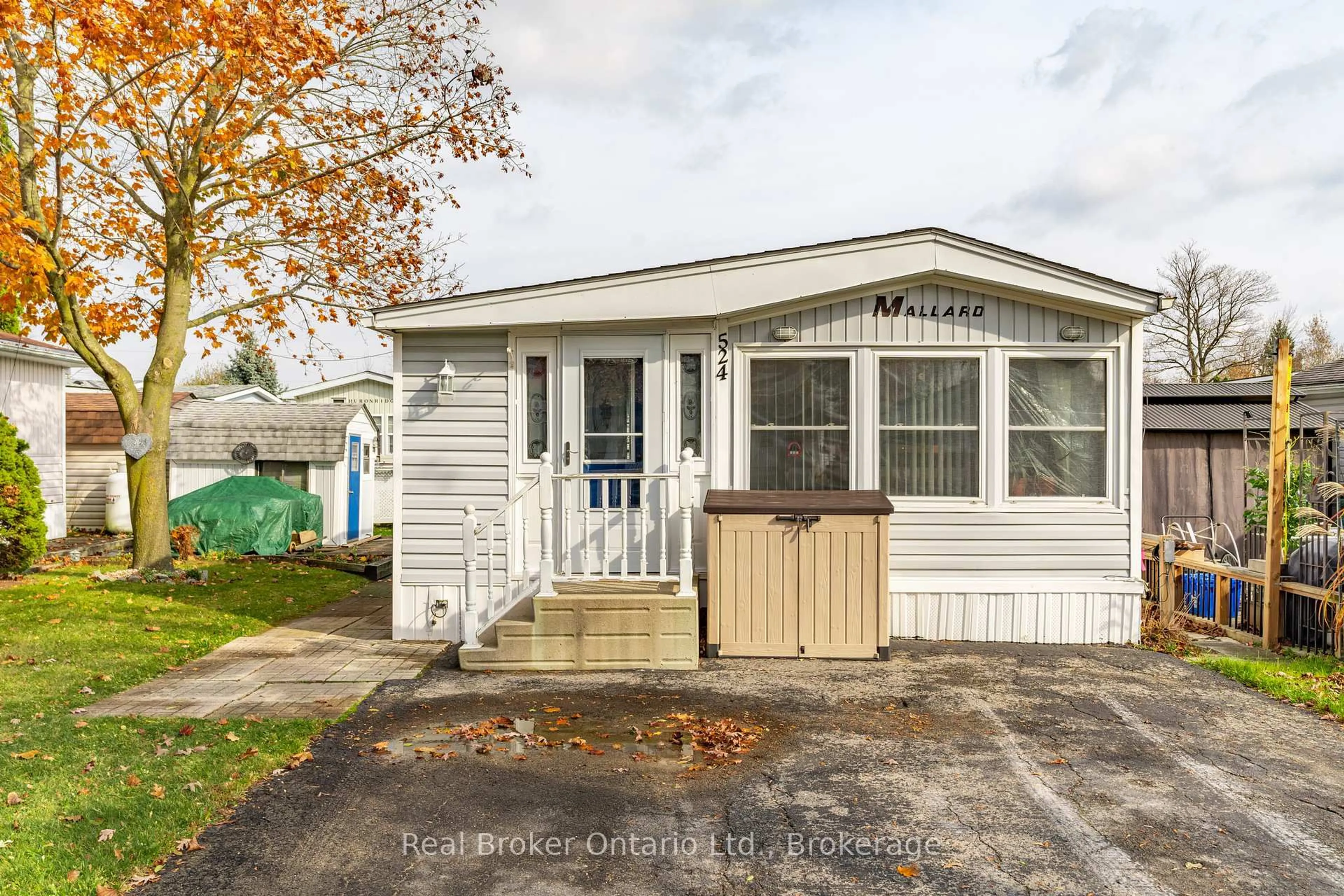 Home with vinyl exterior material, street for 524 POPLAR Pl, Centre Wellington Ontario N0B 1J0