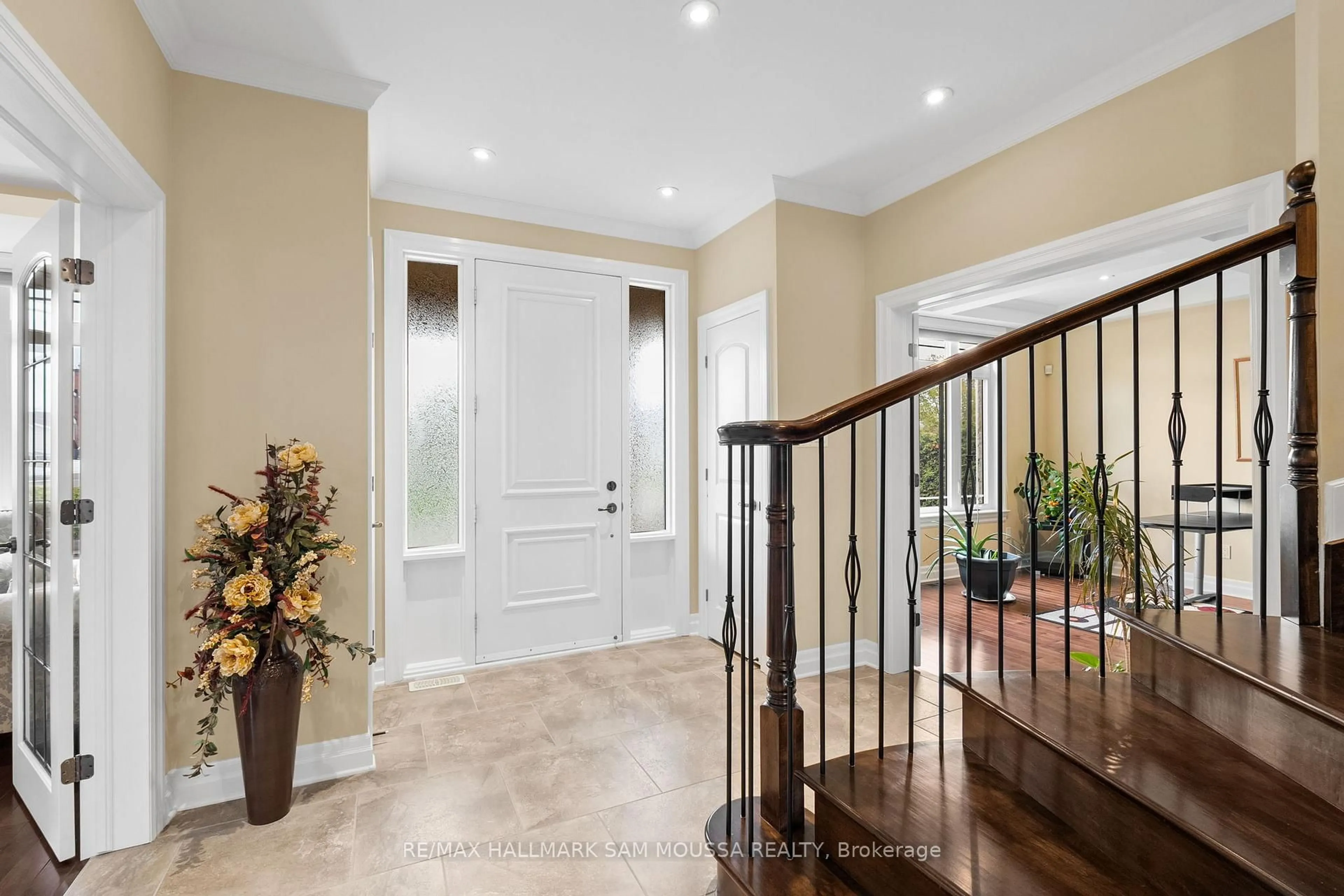 Indoor entryway for 18 Wynford Ave, Ottawa Ontario K2G 3Z4