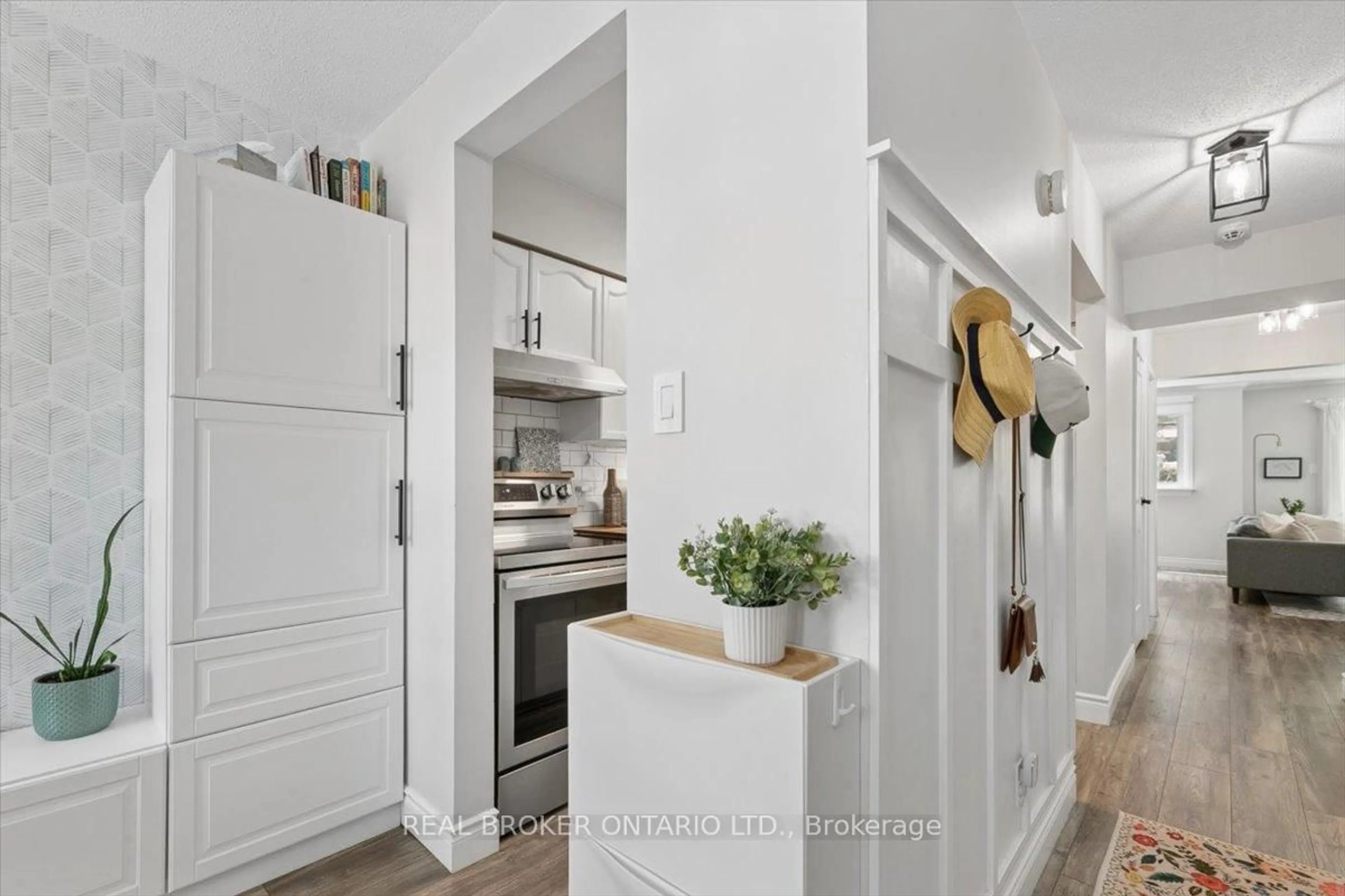 Open concept kitchen, unknown for 180 Highland Cres #10, Kitchener Ontario N2M 5K5