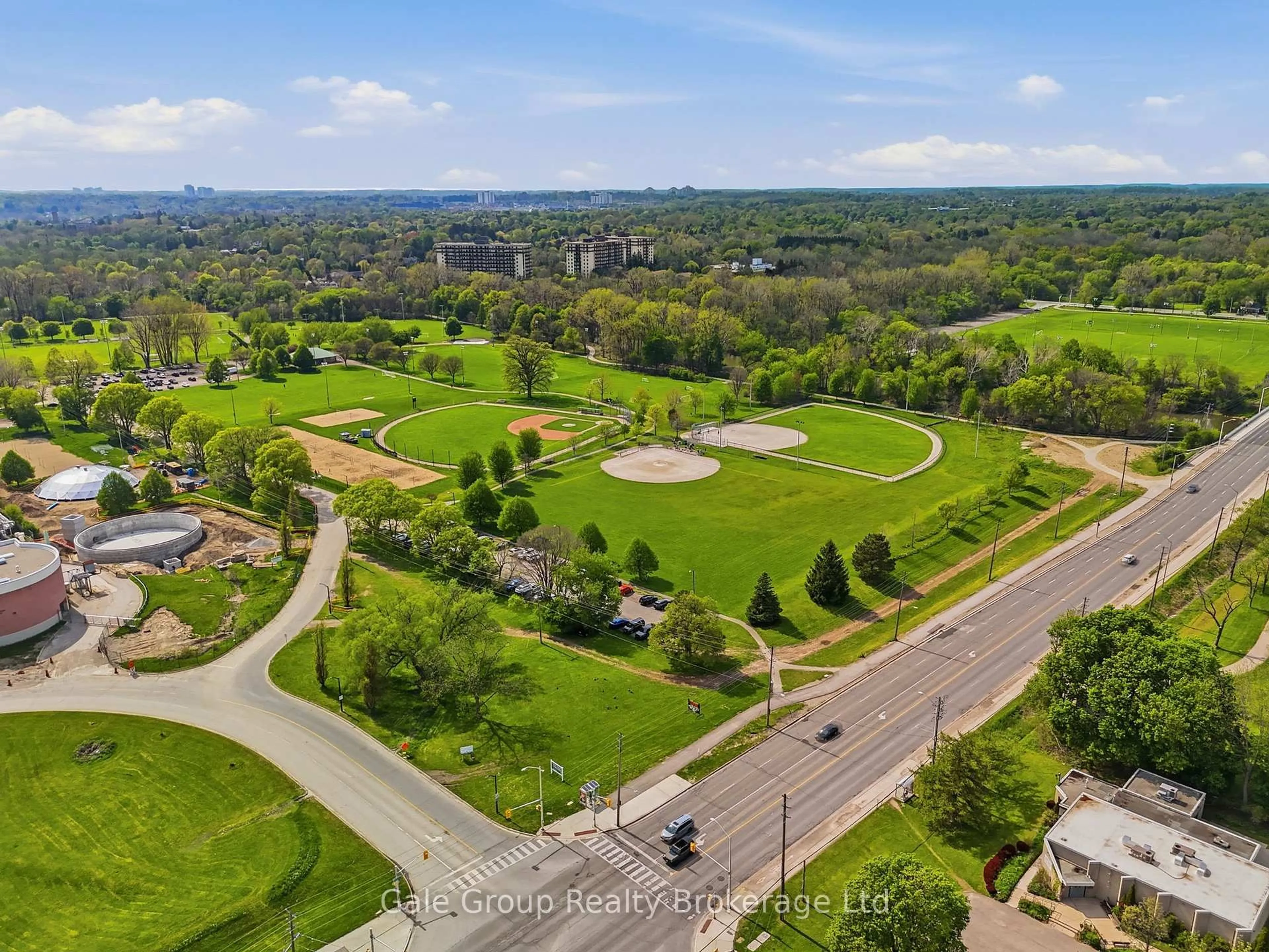 A pic from outside/outdoor area/front of a property/back of a property/a pic from drone, unknown for 750 Kipps Lane #814, London East Ontario N5Y 4R9