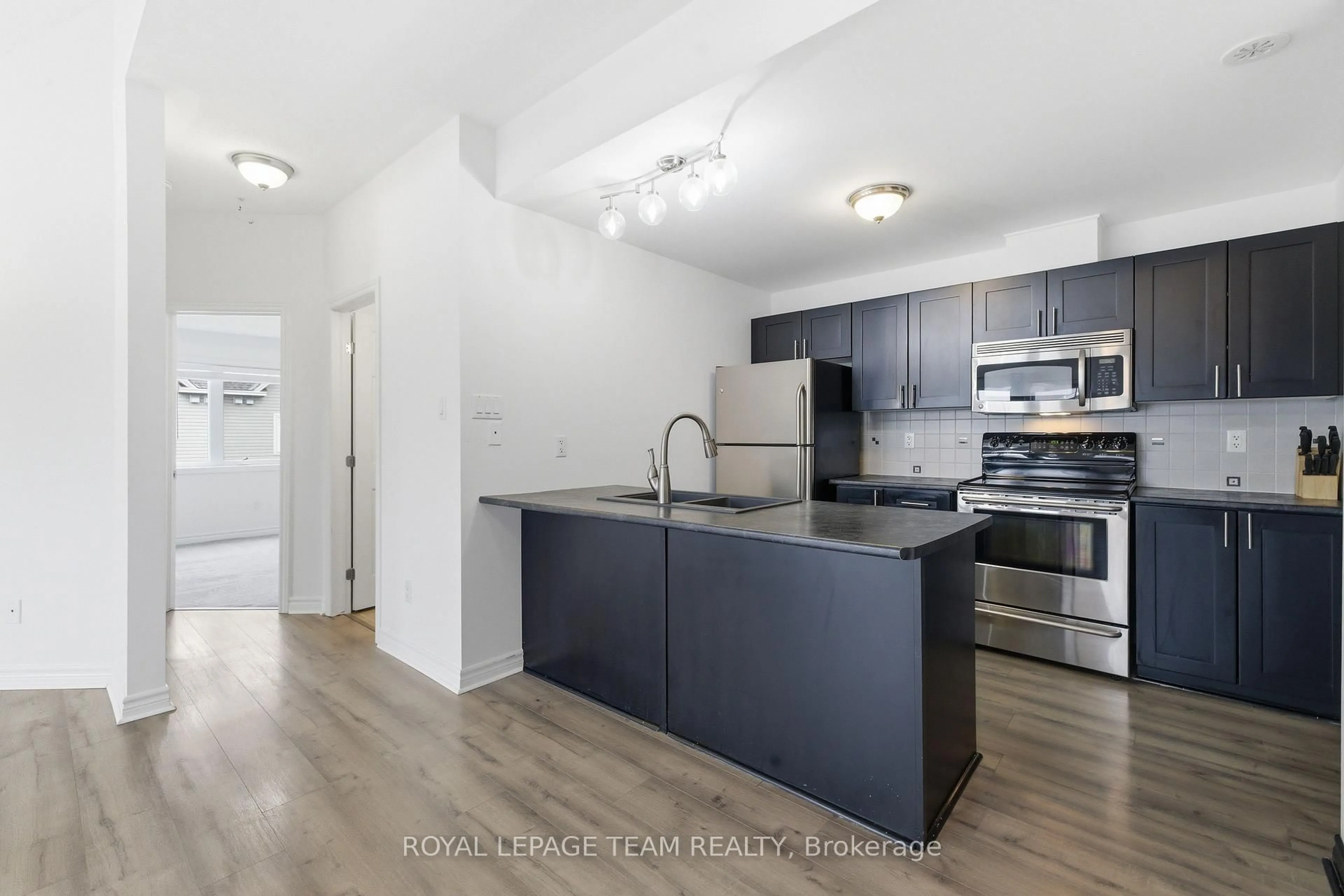 Standard kitchen, unknown for 769 Cedar Creek Dr #I, Ottawa Ontario K1T 0B3