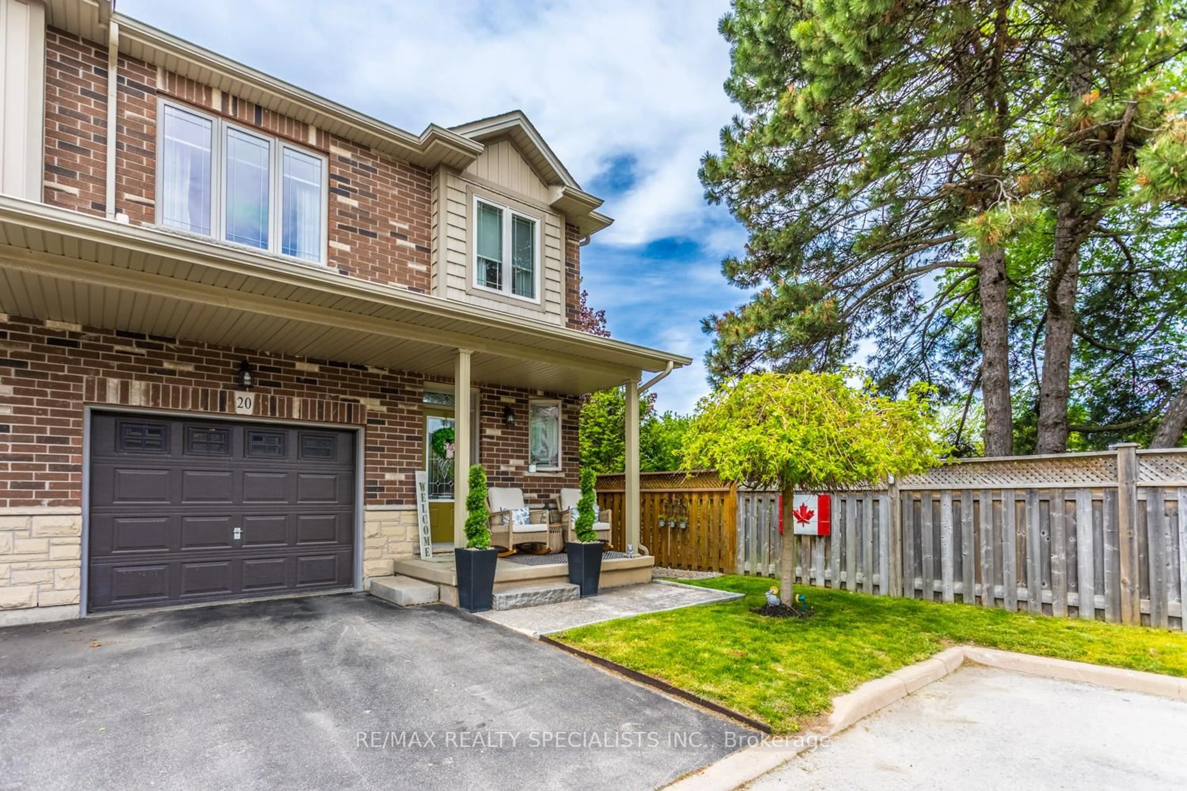 Home with brick exterior material, street for 380 Lake St #20, Grimsby Ontario L3M 0E8