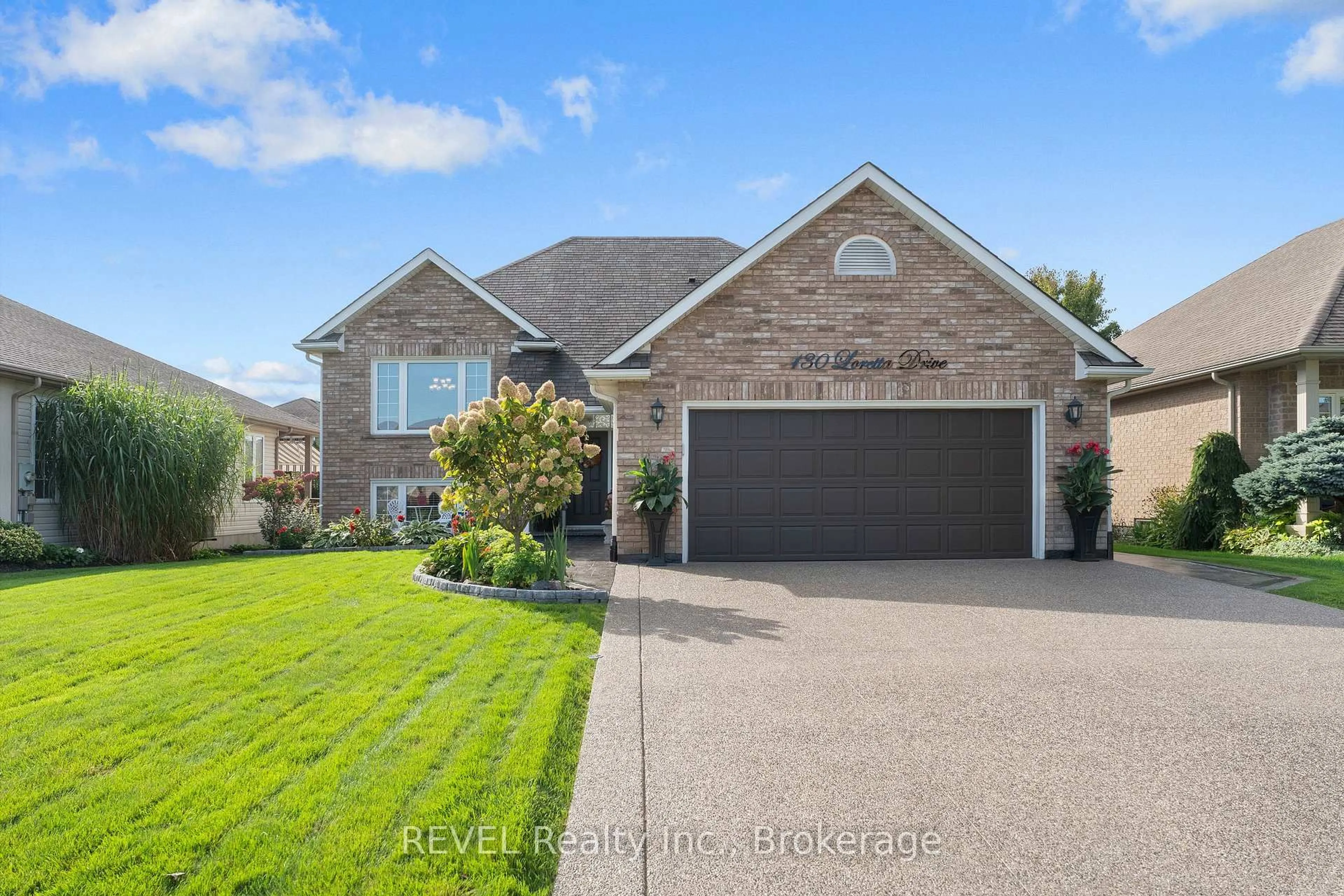 Home with brick exterior material, street for 130 Loretta Dr, Niagara-on-the-Lake Ontario L0S 1T0