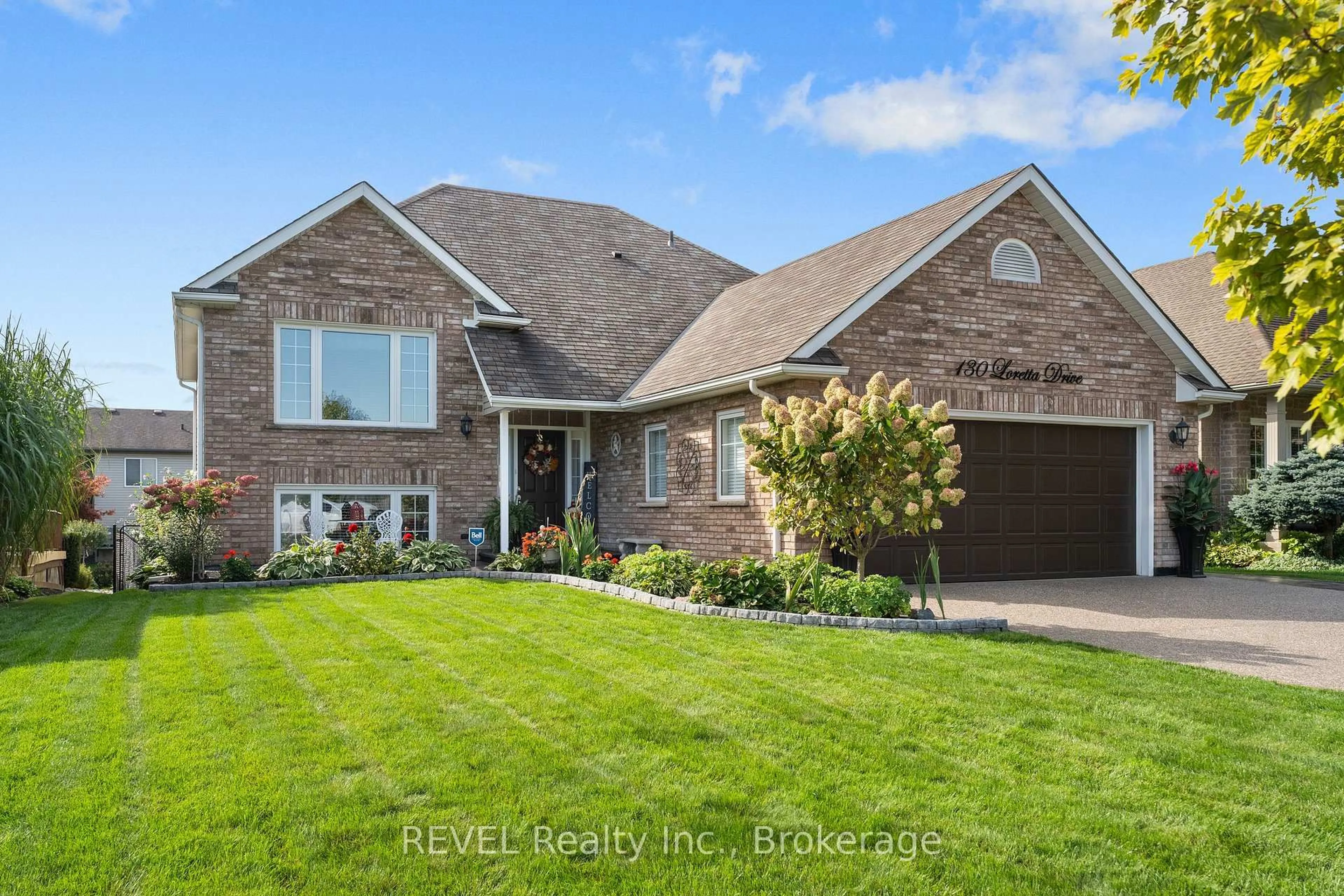 Home with brick exterior material, street for 130 Loretta Dr, Niagara-on-the-Lake Ontario L0S 1T0