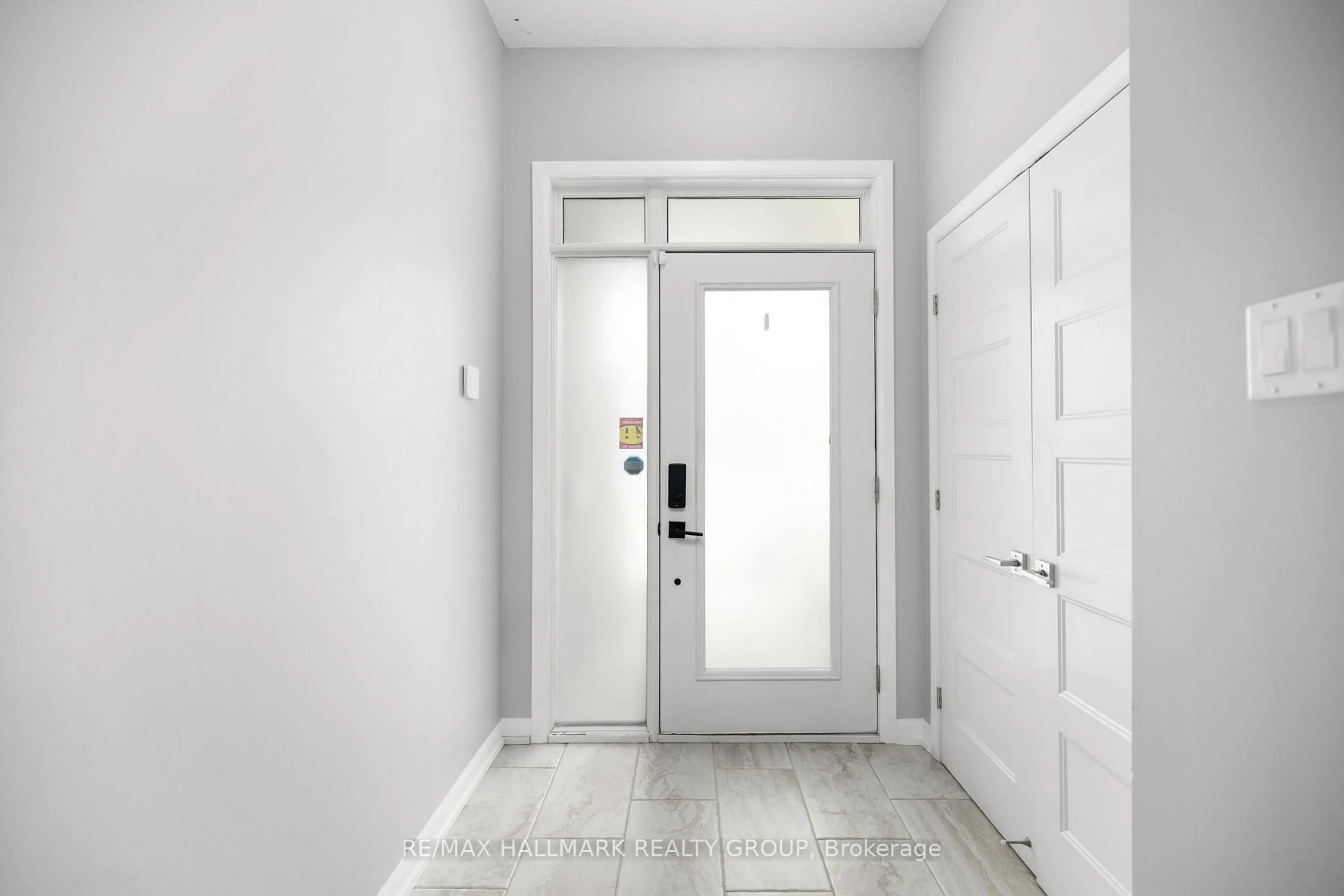 Indoor entryway for 116 Turquoise St, Clarence-Rockland Ontario K4K 0L6