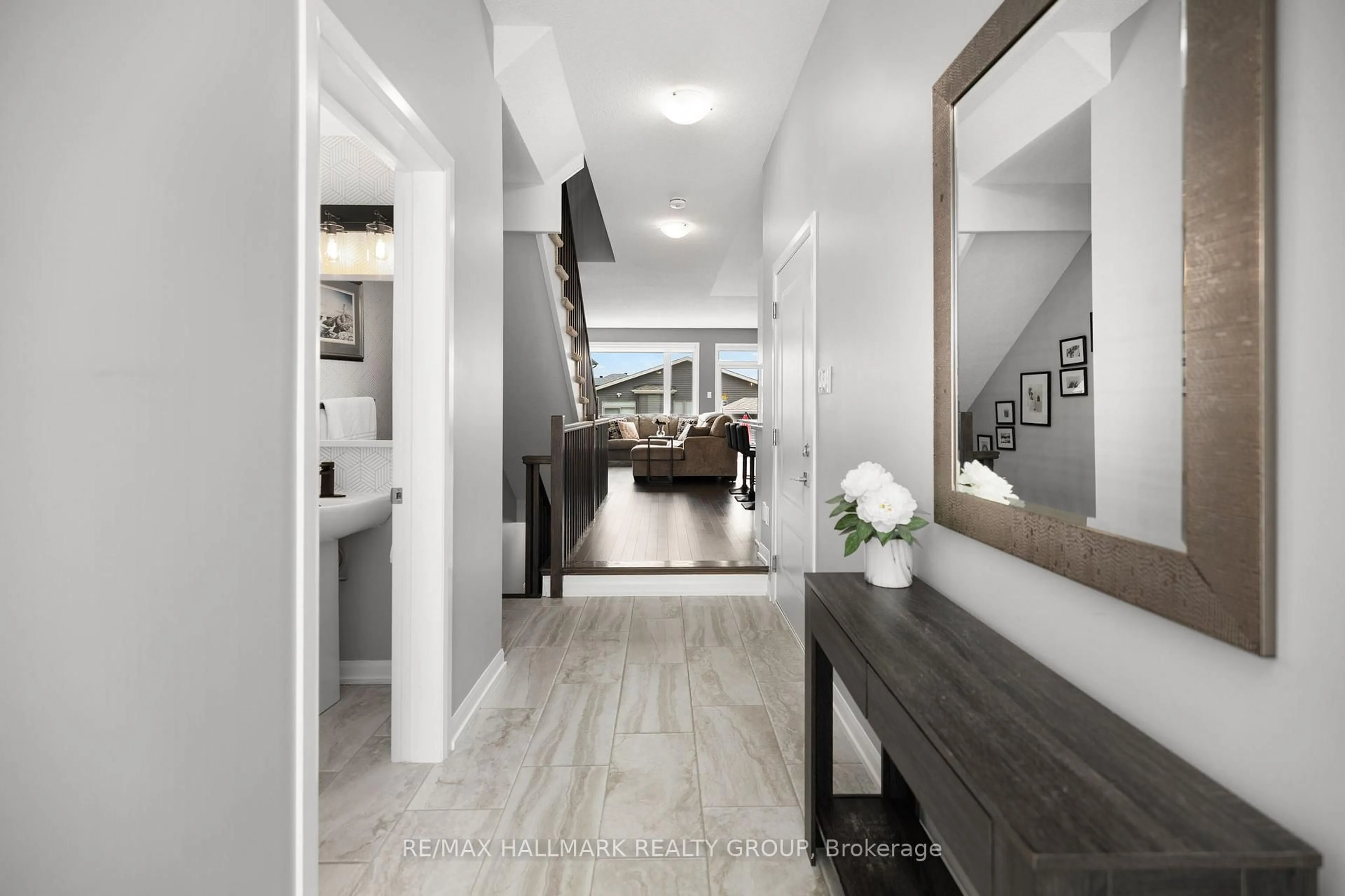 Indoor entryway for 116 Turquoise St, Clarence-Rockland Ontario K4K 0L6