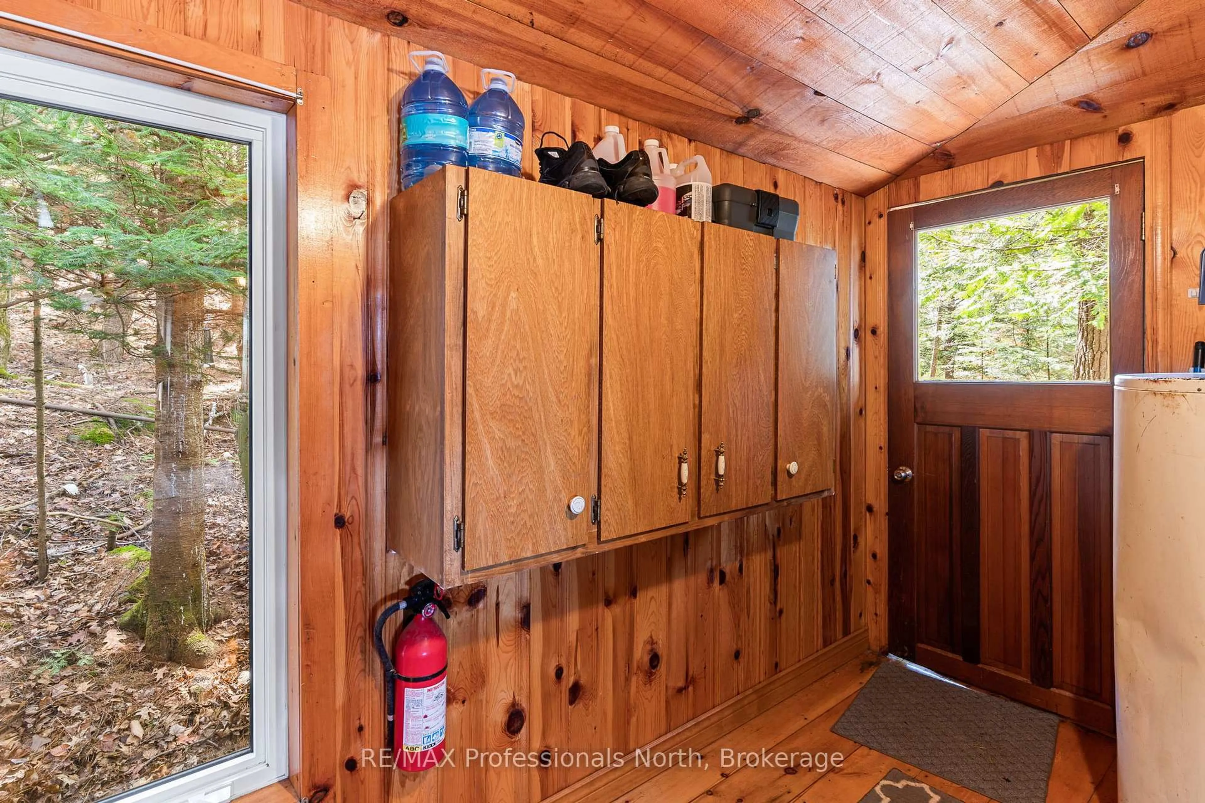 Indoor entryway for 11443 KUSHOG NORTH WAO, Algonquin Highlands Ontario K0M 1J2