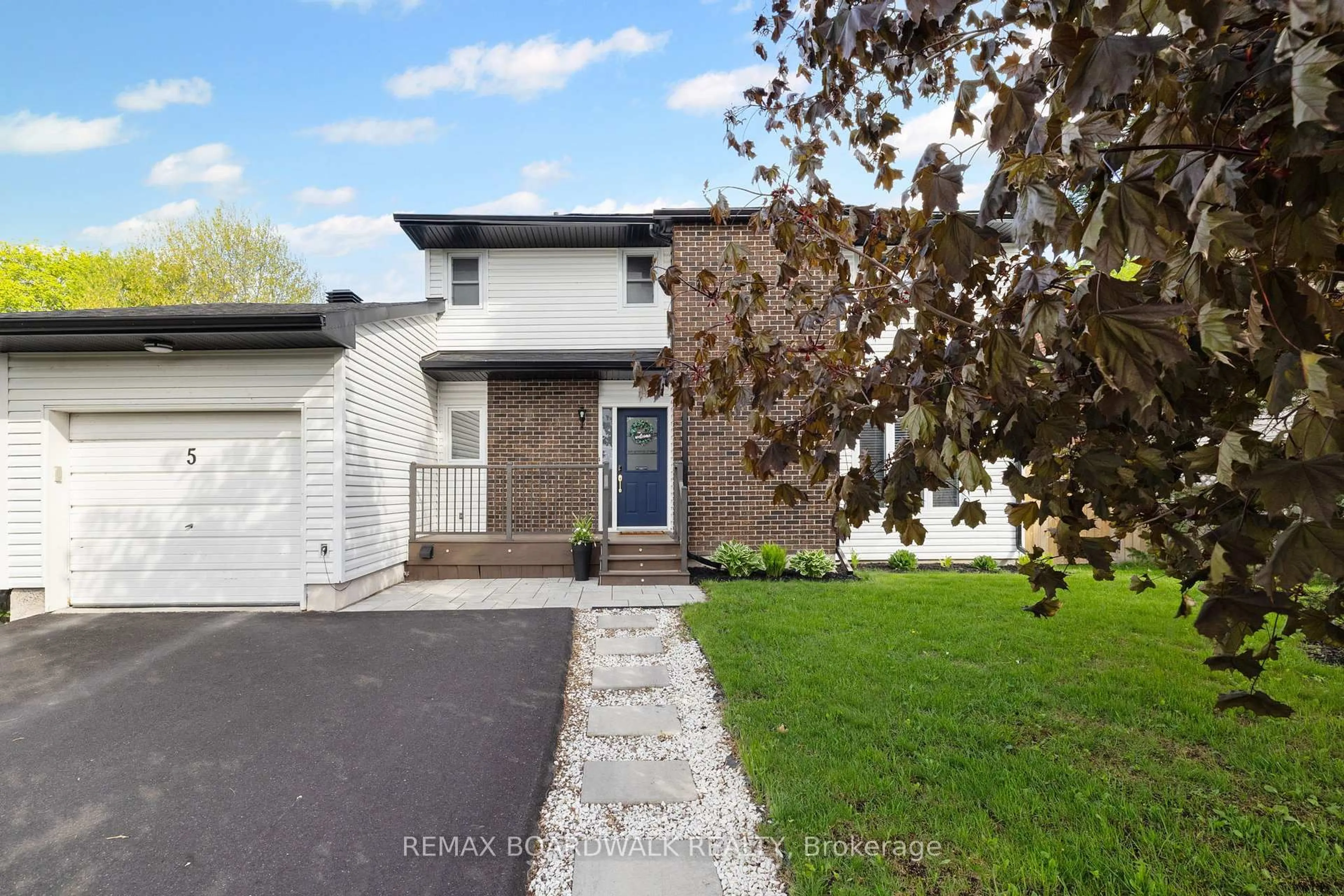 A pic from outside/outdoor area/front of a property/back of a property/a pic from drone, street for 5 Clay St, Almonte Ontario K0A 1A0
