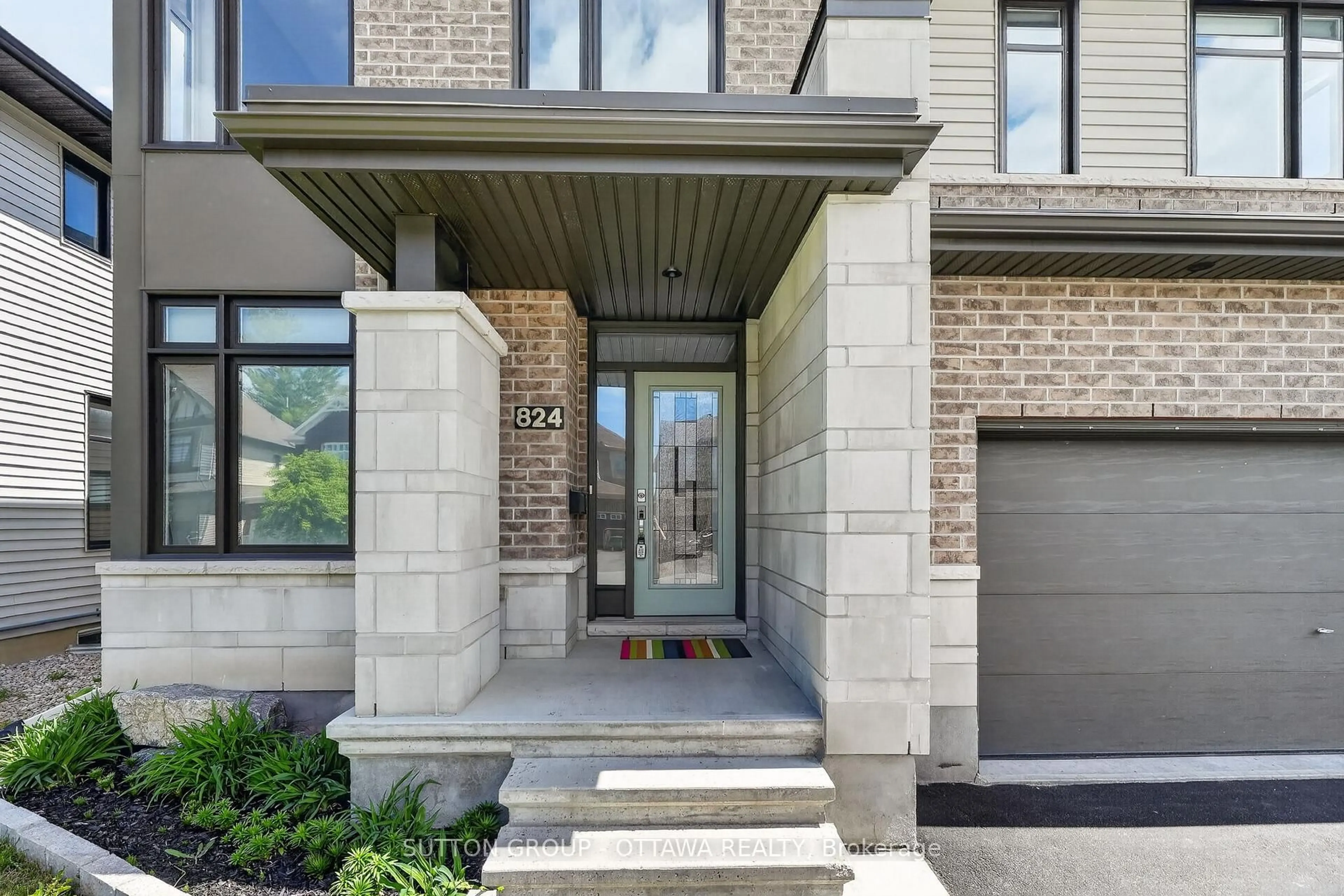 Home with brick exterior material, street for 824 CONTOUR St, Ottawa Ontario K1W 1G2
