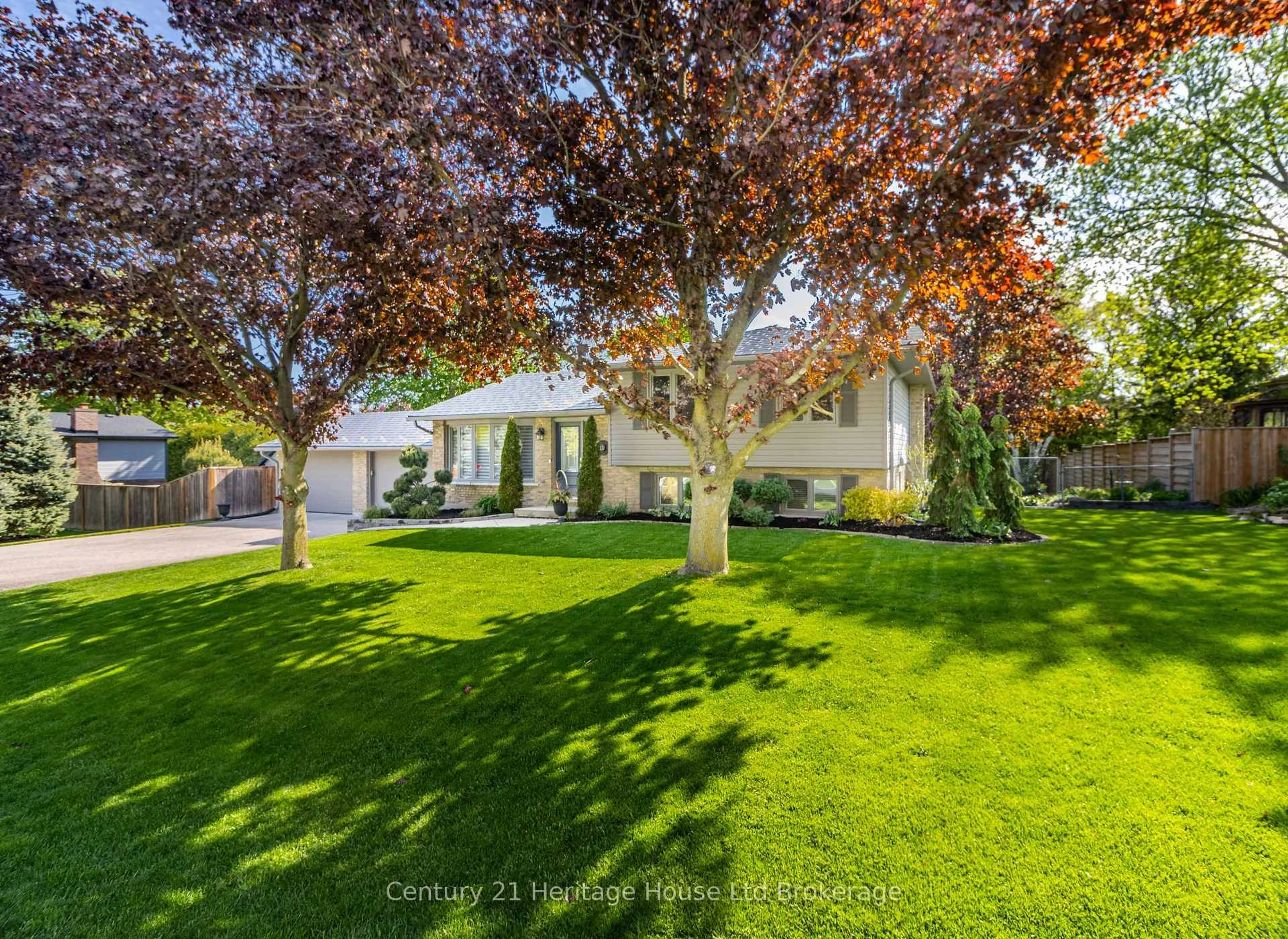 A pic from outside/outdoor area/front of a property/back of a property/a pic from drone, street for 11 Millard St, South-West Oxford Ontario N4S 7V6