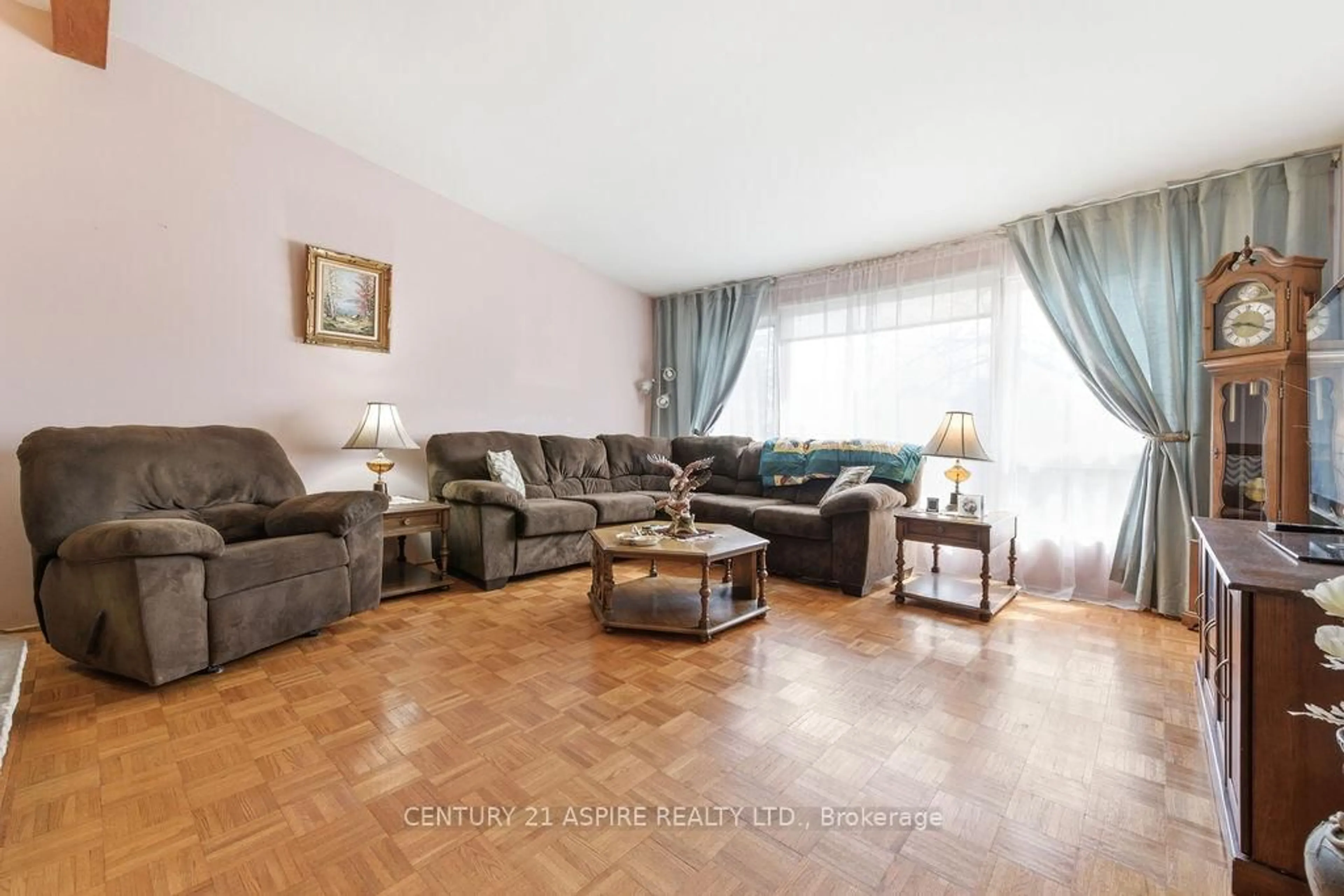 Living room with furniture, unknown for 620 Birch St, Pembroke Ontario K8A 7K6