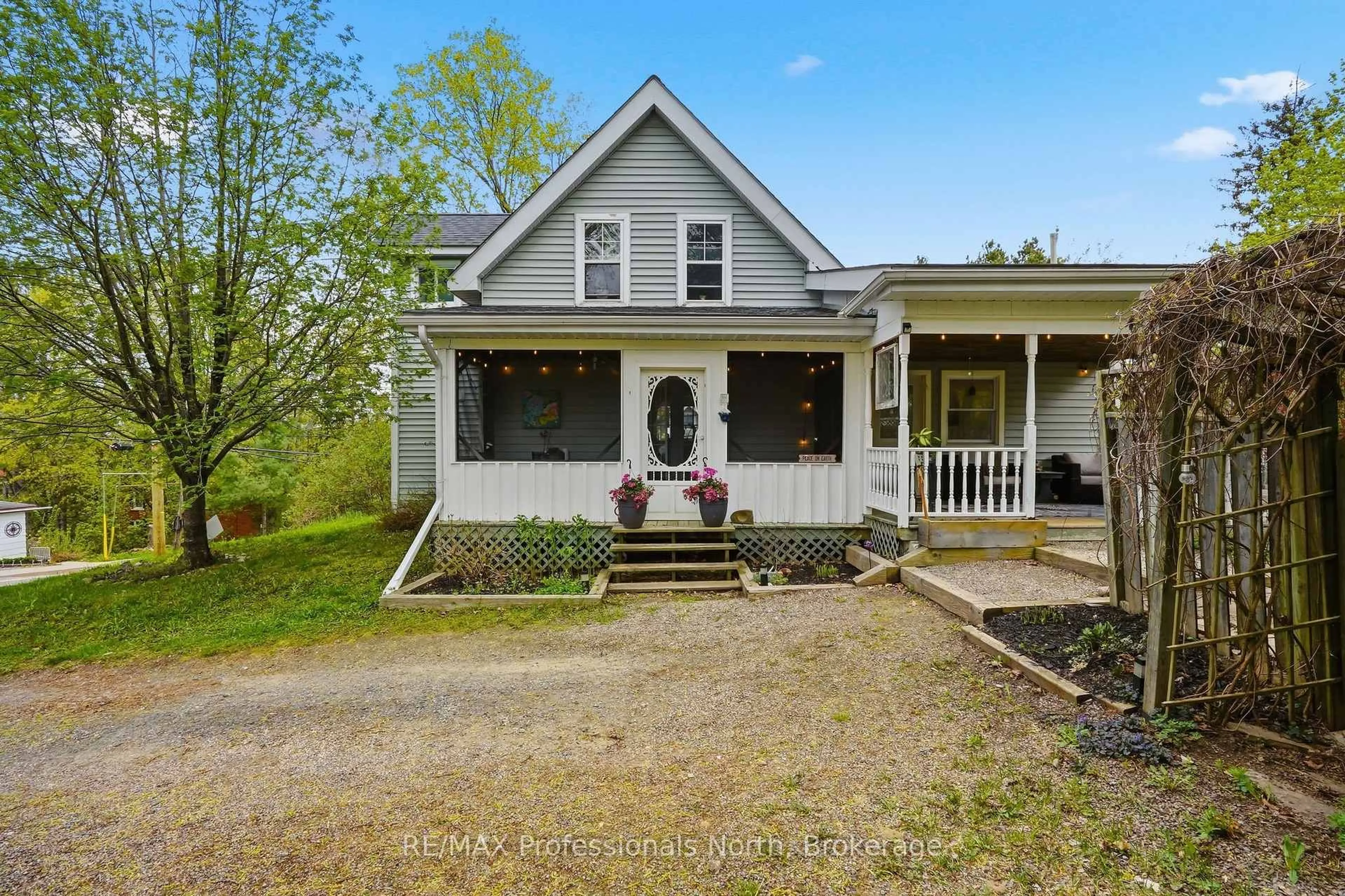 A pic from outside/outdoor area/front of a property/back of a property/a pic from drone, street for 67 YOUNG St, Bracebridge Ontario P1L 1G7