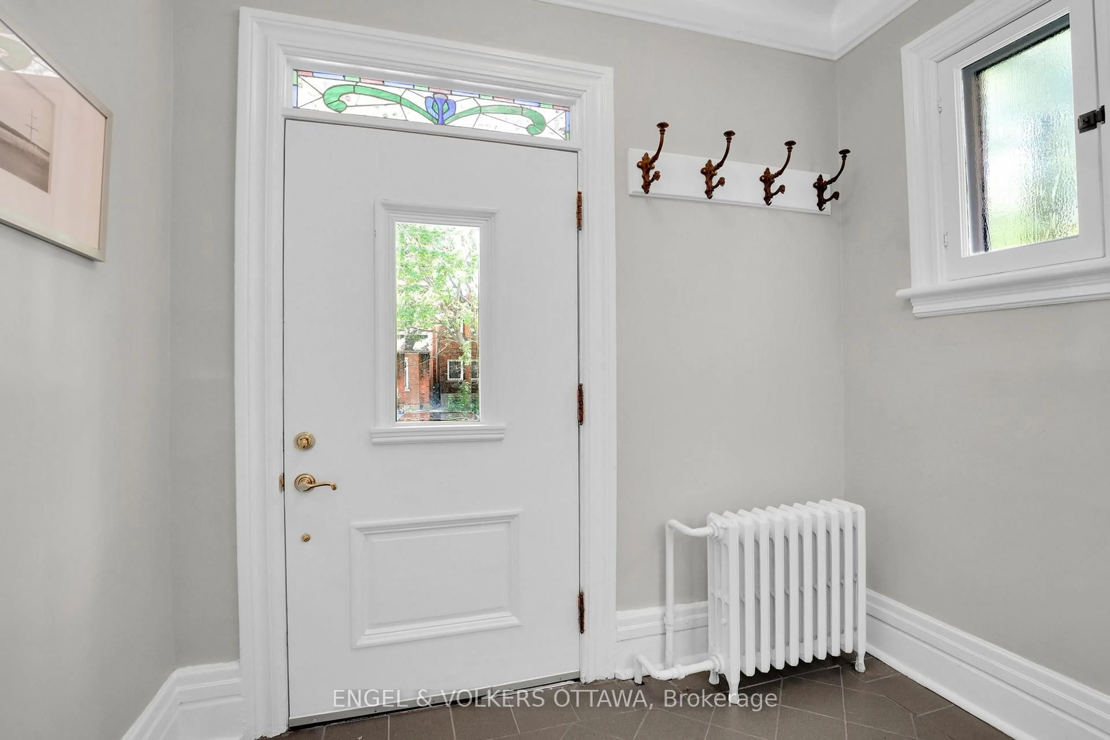 Indoor entryway for 267 Stewart St, Ottawa Ontario K1N 6K3