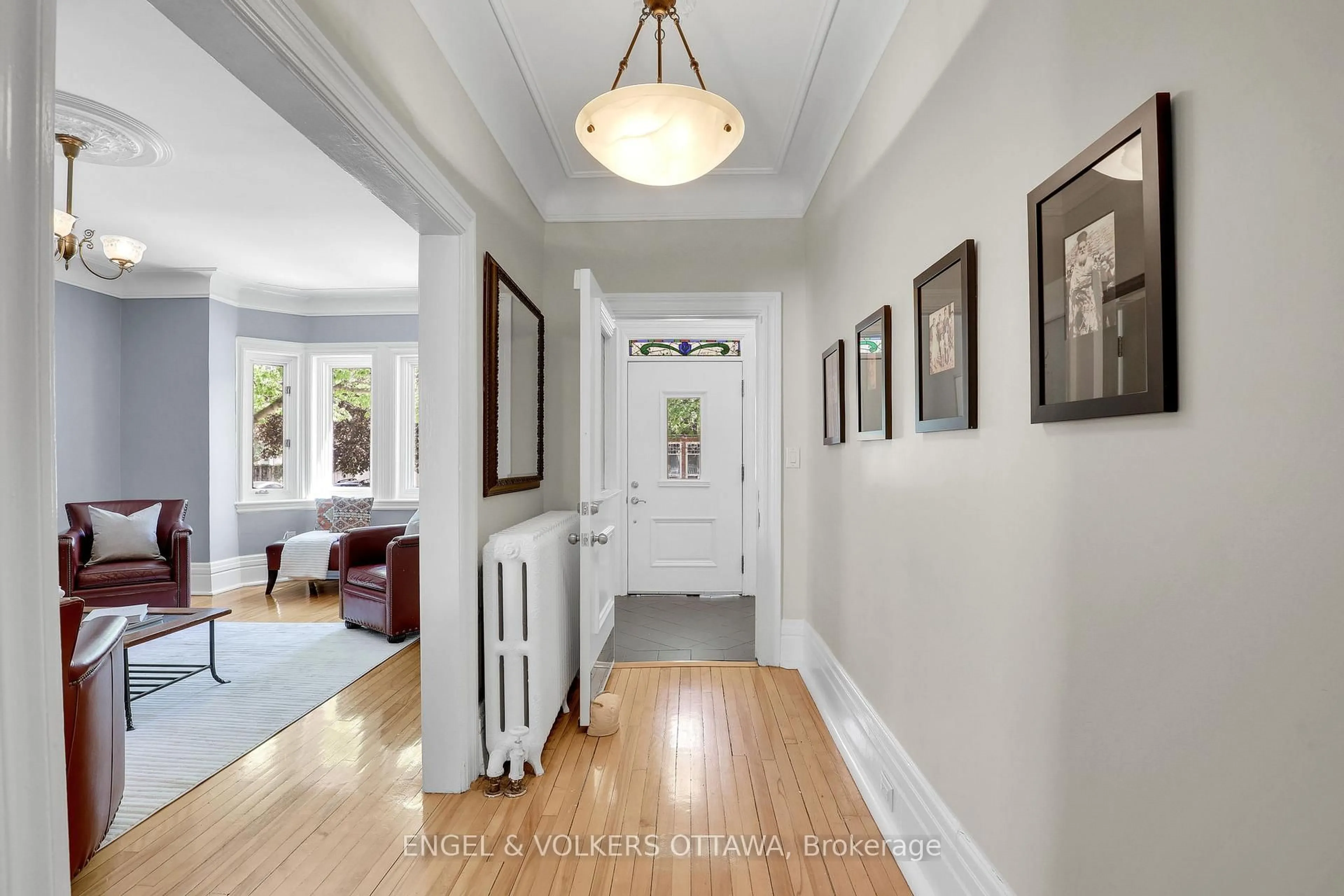 Indoor entryway for 267 Stewart St, Ottawa Ontario K1N 6K3