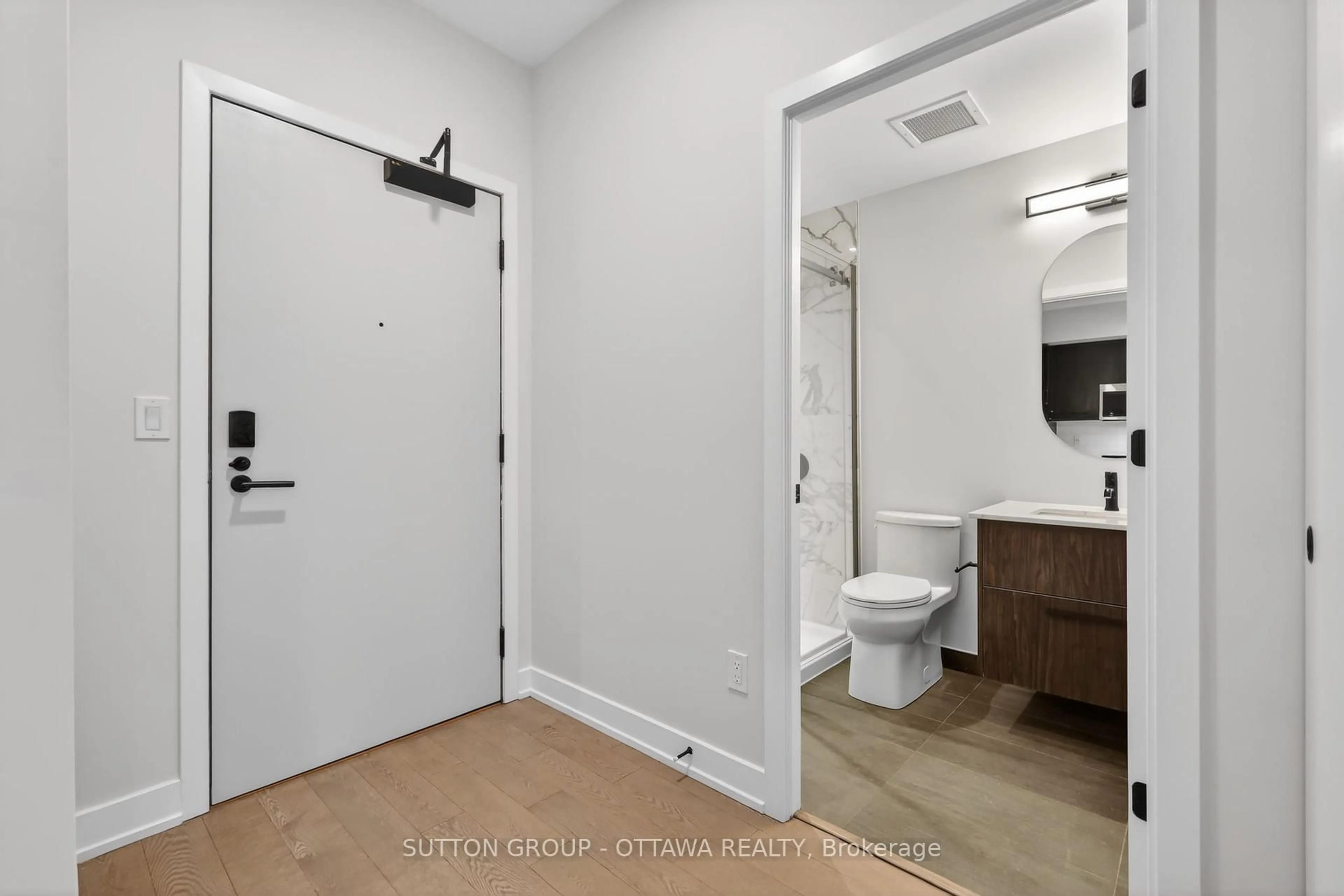 Standard bathroom, unknown for 560 RIDEAU St #509, Ottawa Ontario K1N 0G3