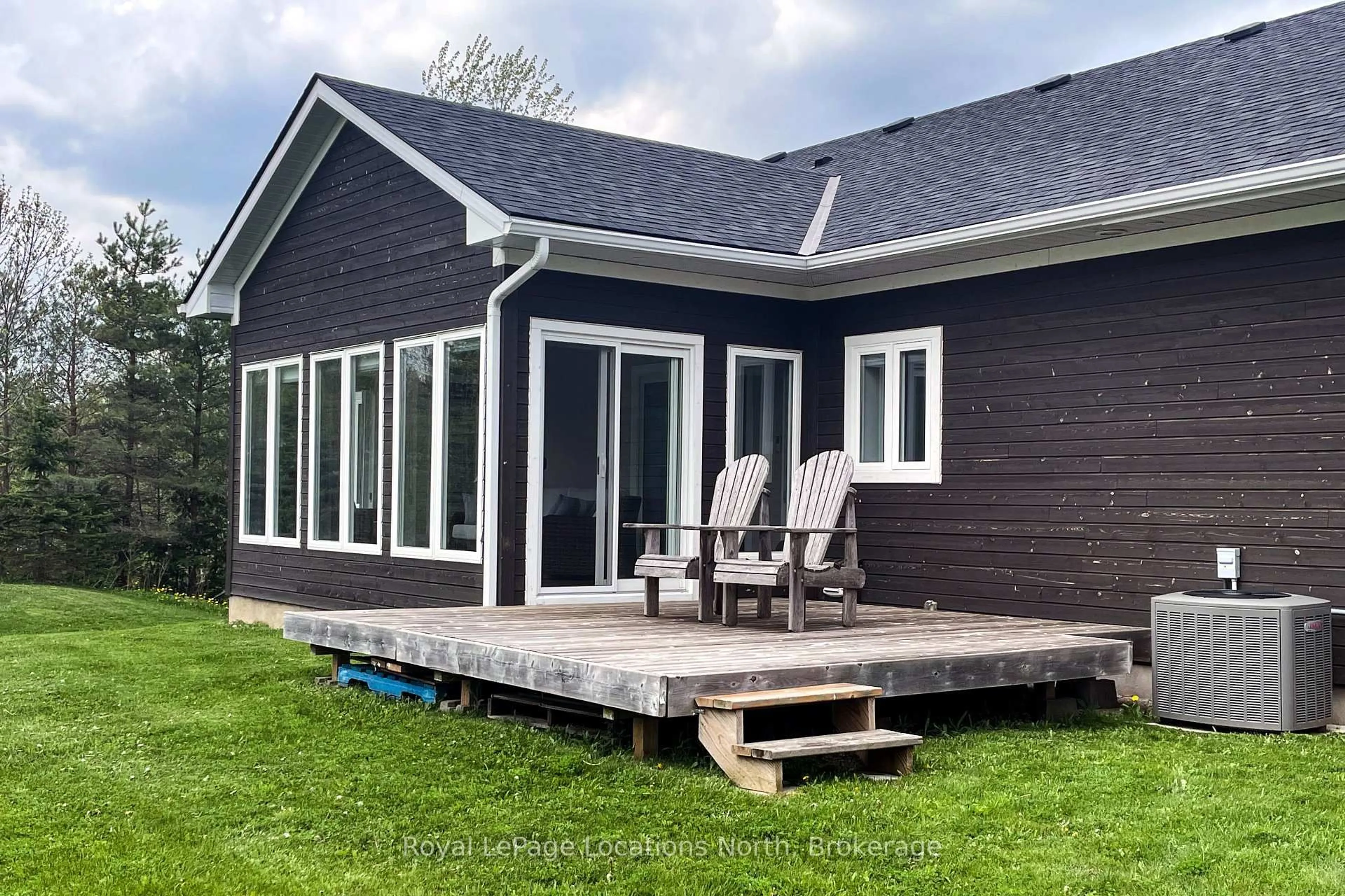 Home with vinyl exterior material, unknown for 109 Robertson Ave, Meaford Ontario N4L 1W7