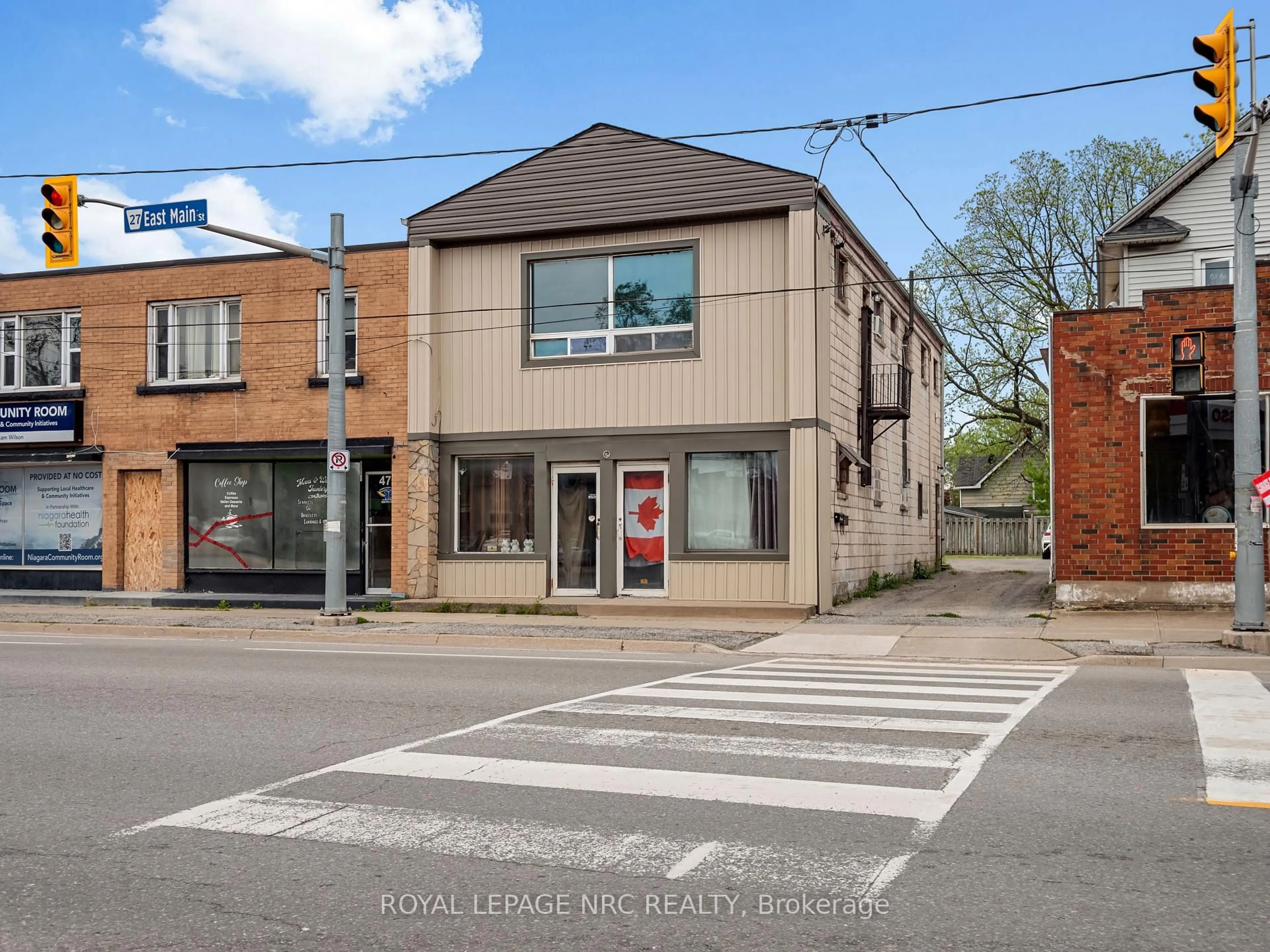 Home with brick exterior material, street for 478 East Main St, Welland Ontario L3B 3X6