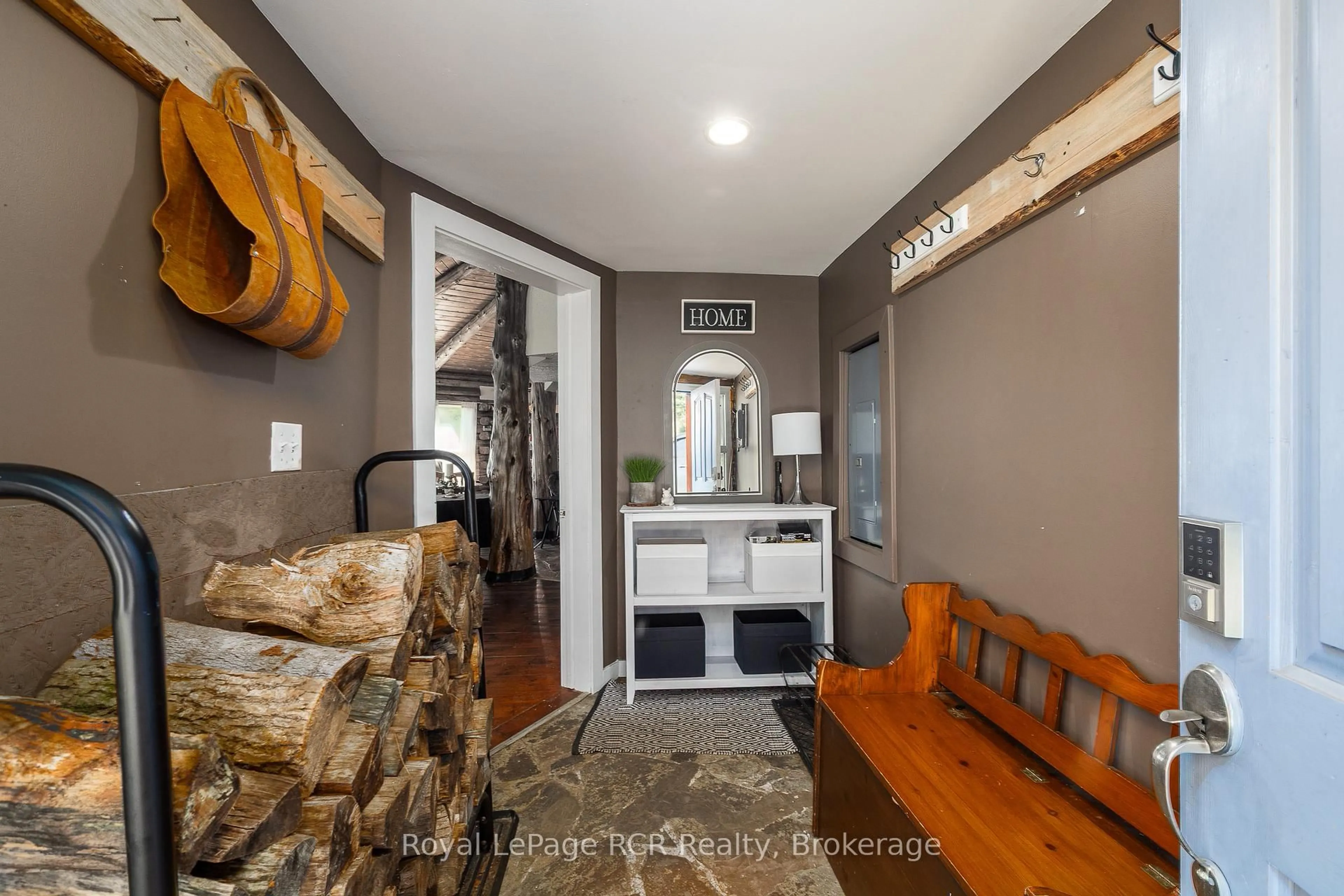 Indoor entryway for 776318 Highway 10, Chatsworth Ontario N0H 1C0